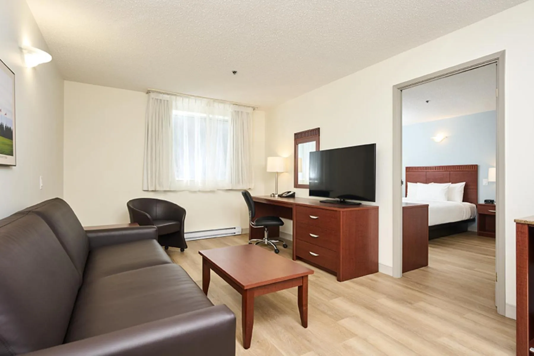 Living room, Bed in Canad Inns Destination Centre Fort Garry