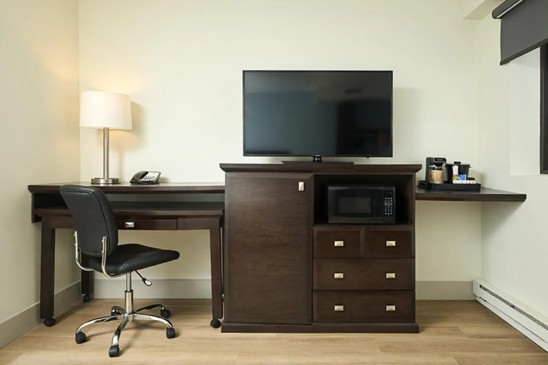 TV and multimedia in Canad Inns Destination Centre Fort Garry