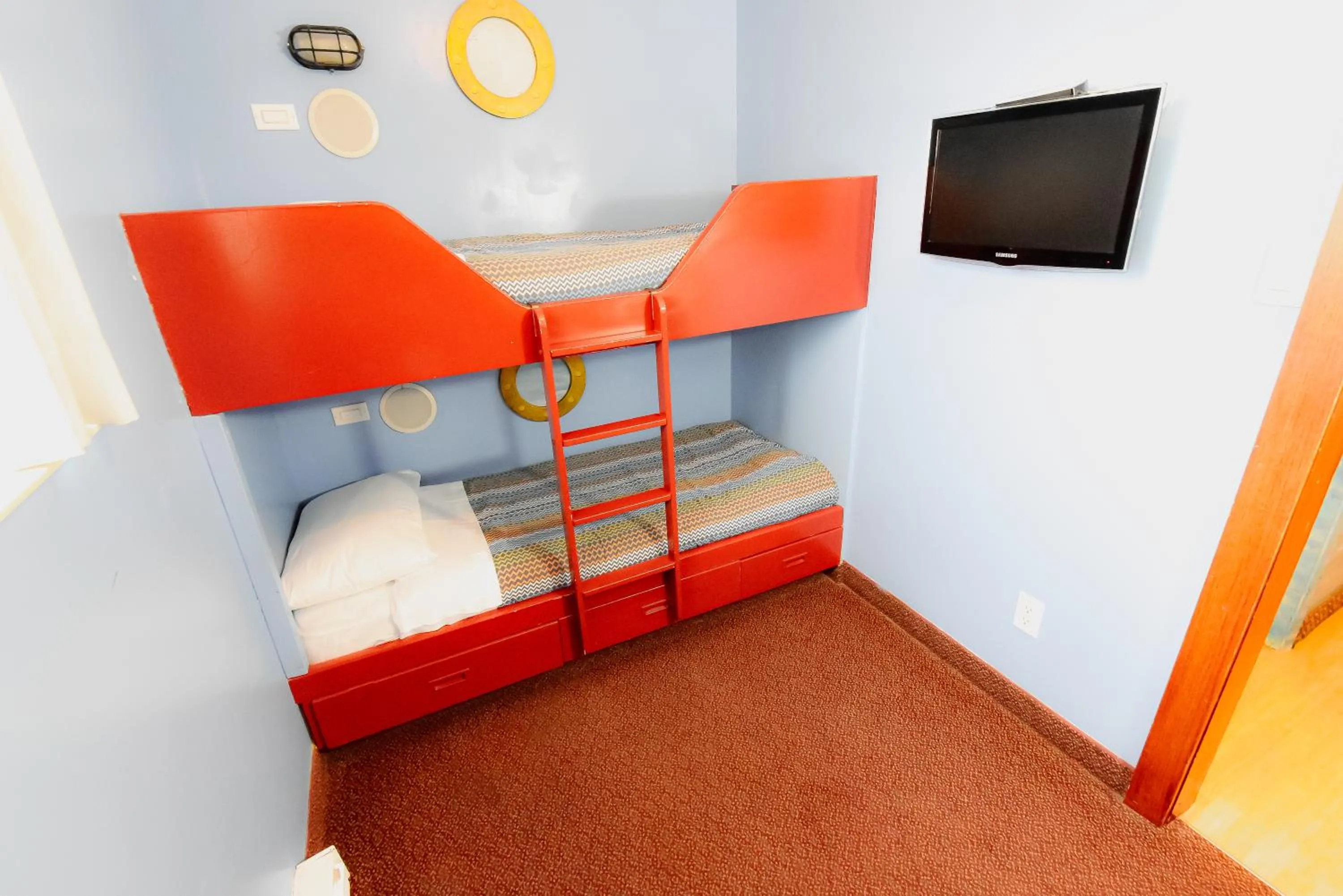 bunk bed, Bed in Canad Inns Destination Centre Fort Garry