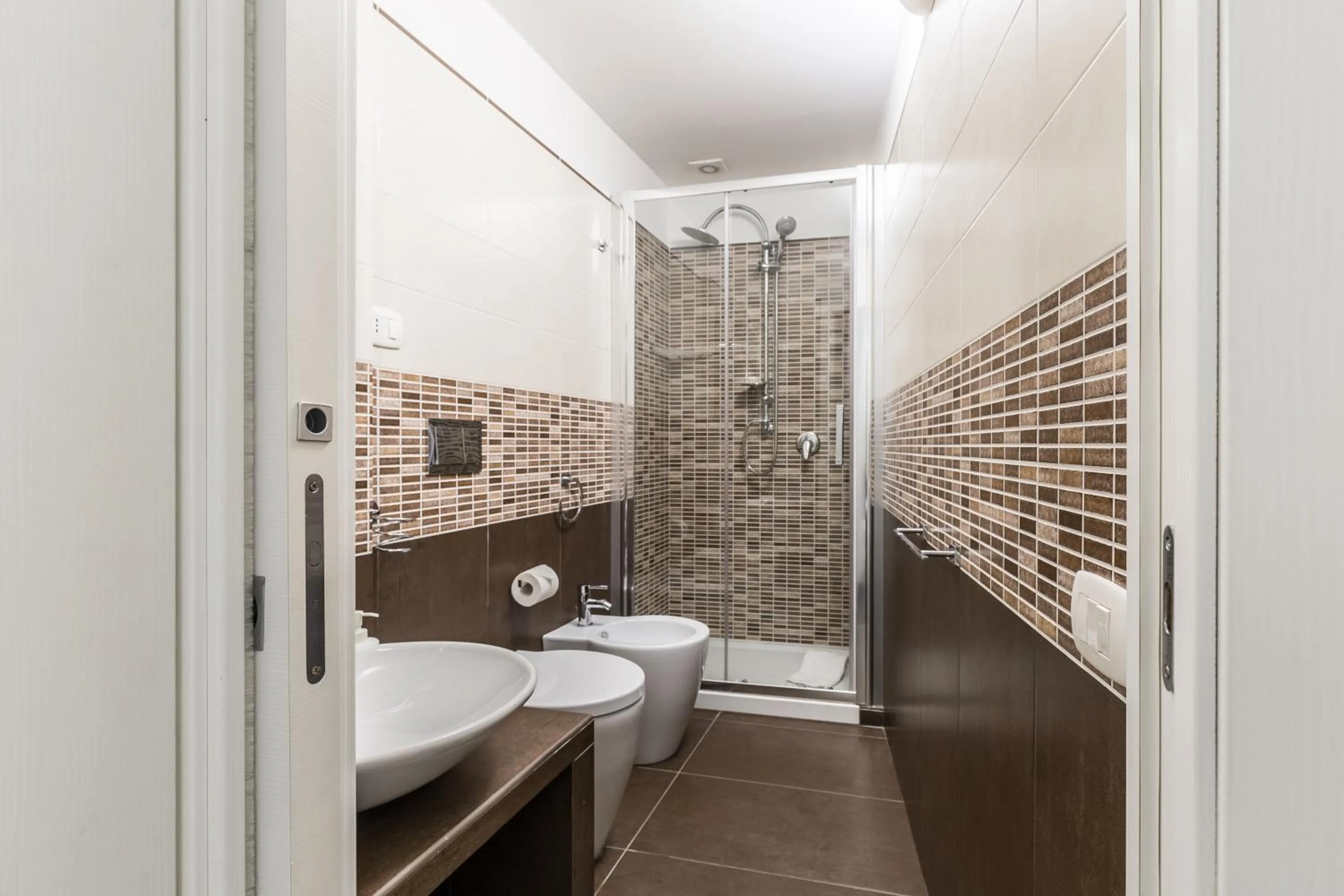 Bathroom in Modica for Family - Rooms and Apartments