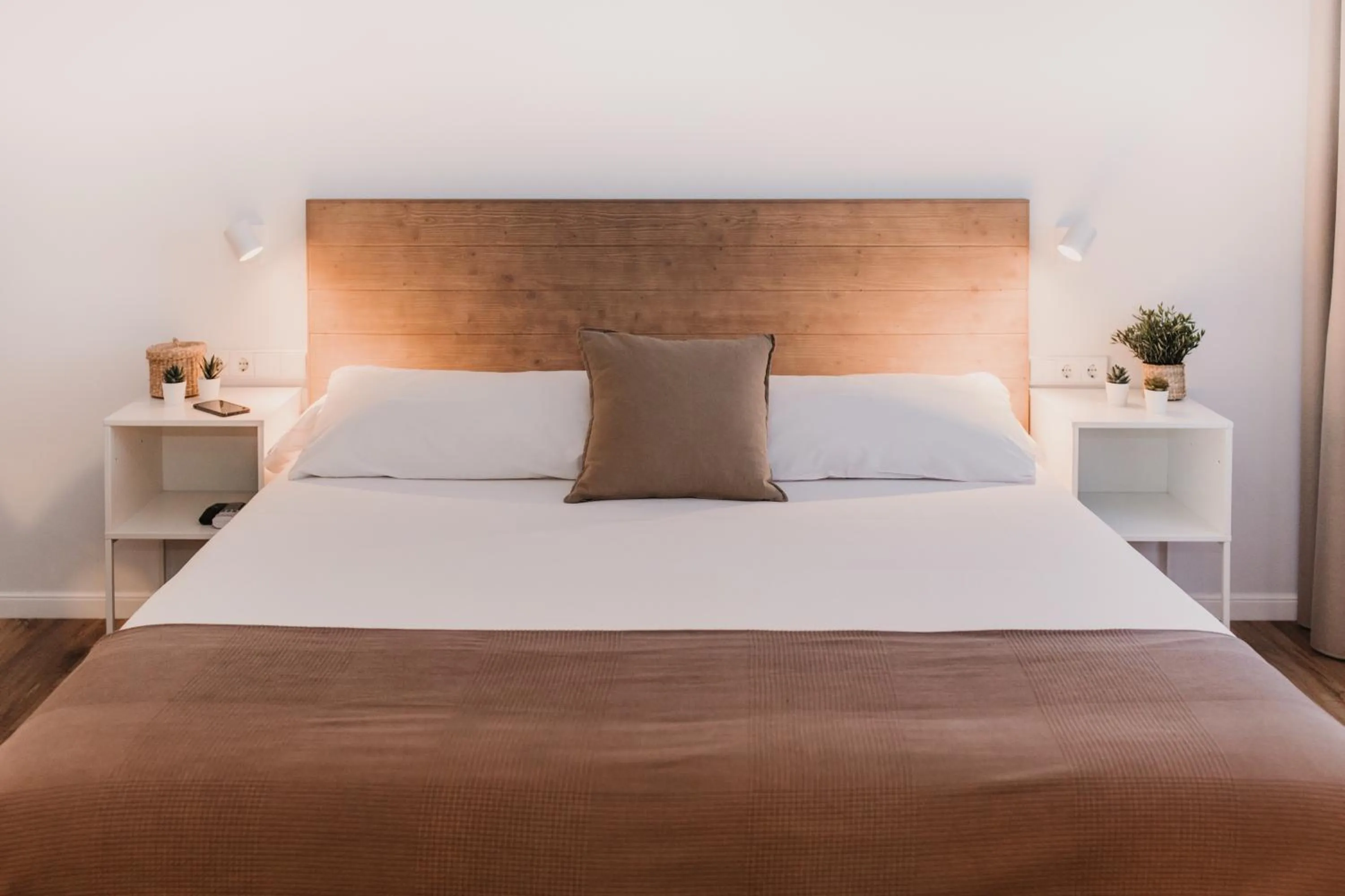 Bedroom, Bed in Lindala