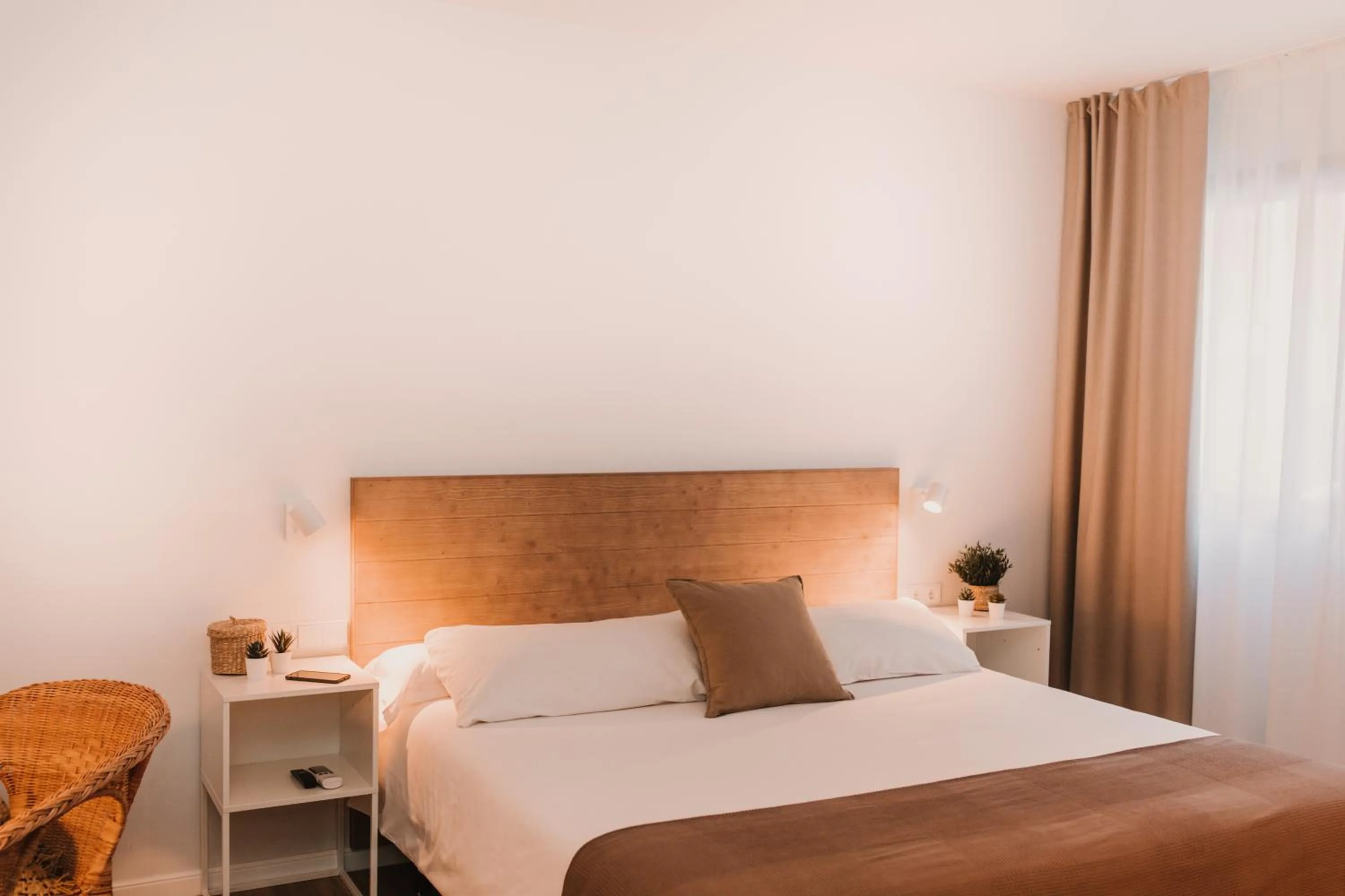 Bedroom, Bed in Lindala