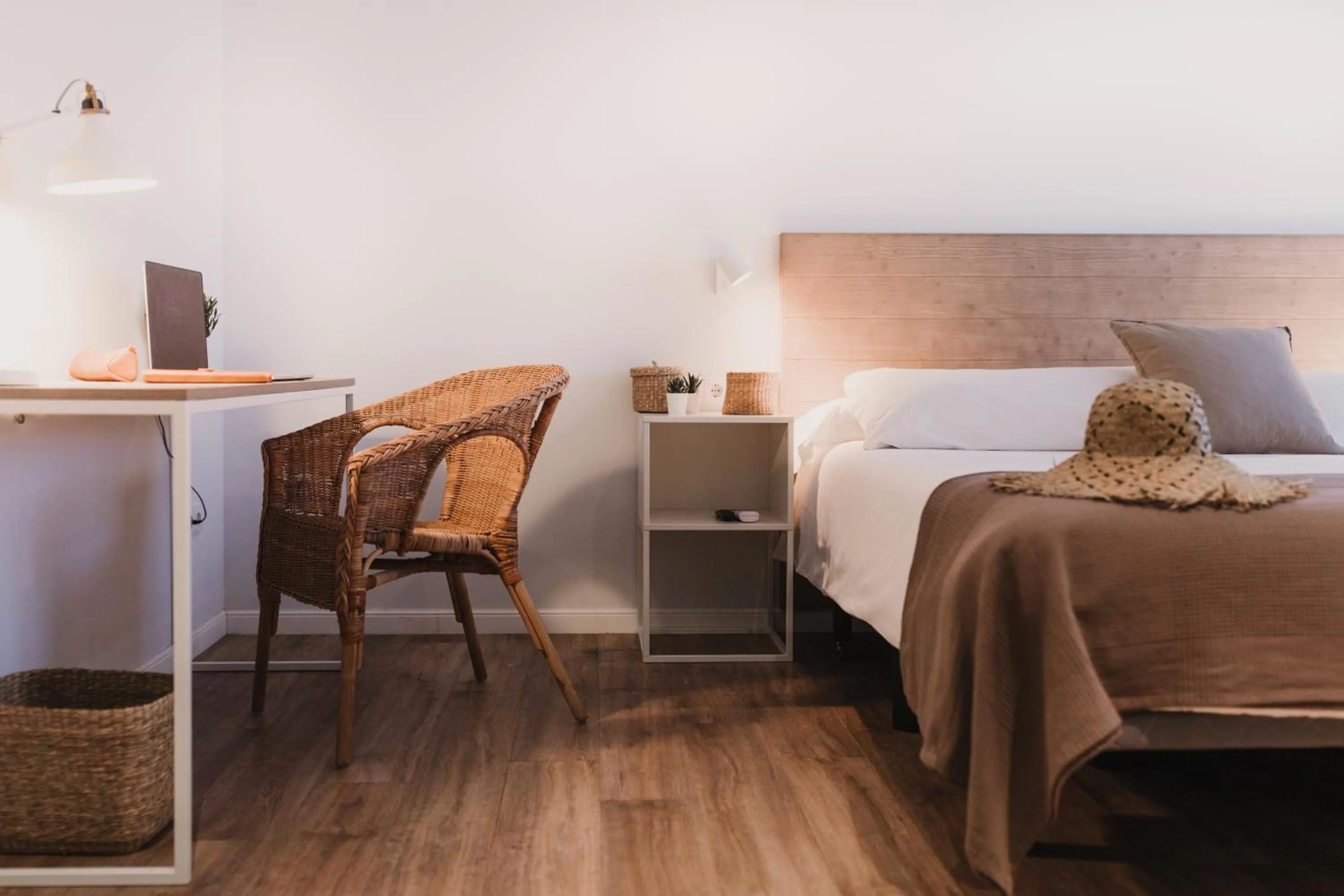 Photo of the whole room, Bed in Lindala