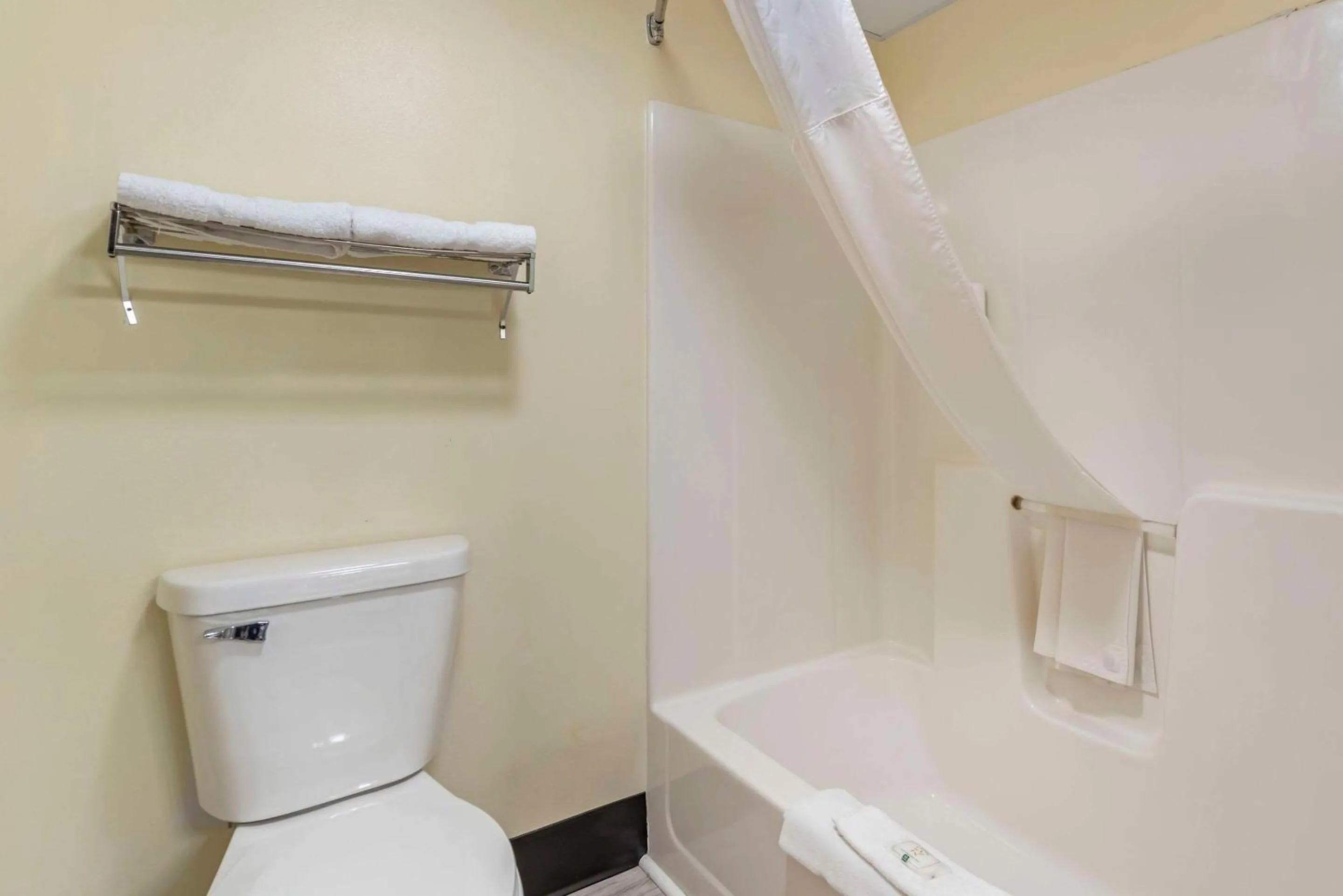 Bedroom in Quality Inn Indianola