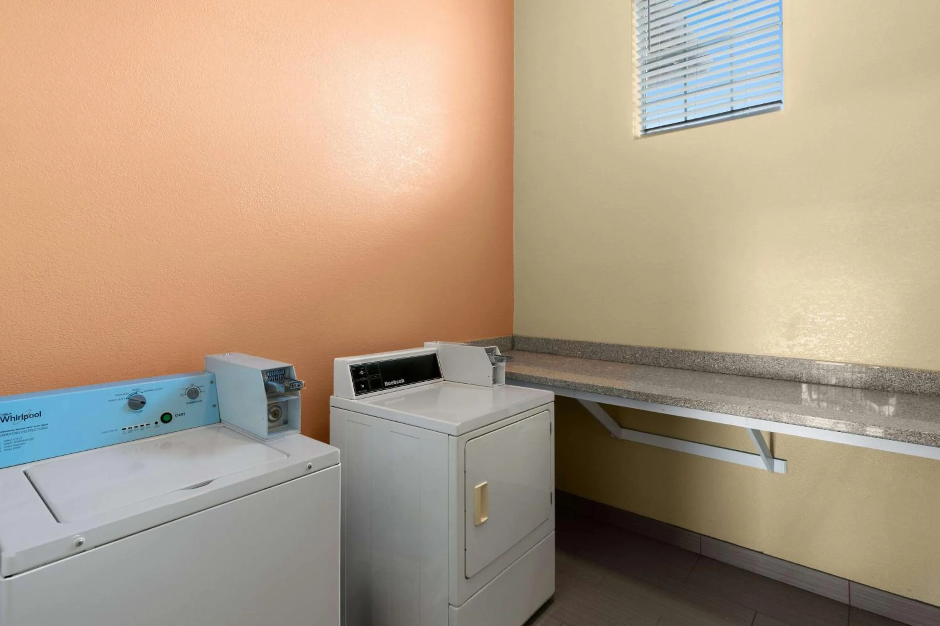 laundry in Best Western Willits Inn