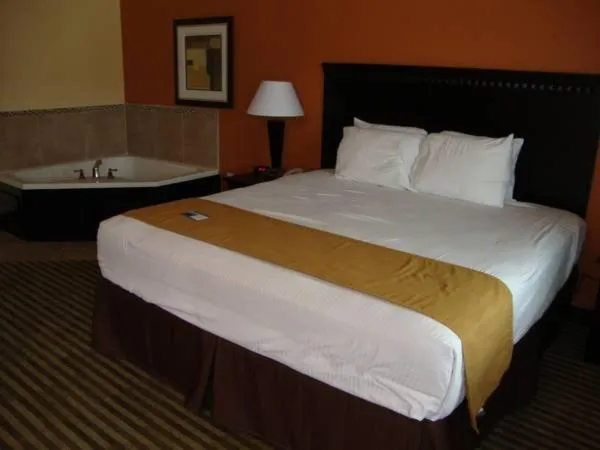 Bed in Montigo Inn
