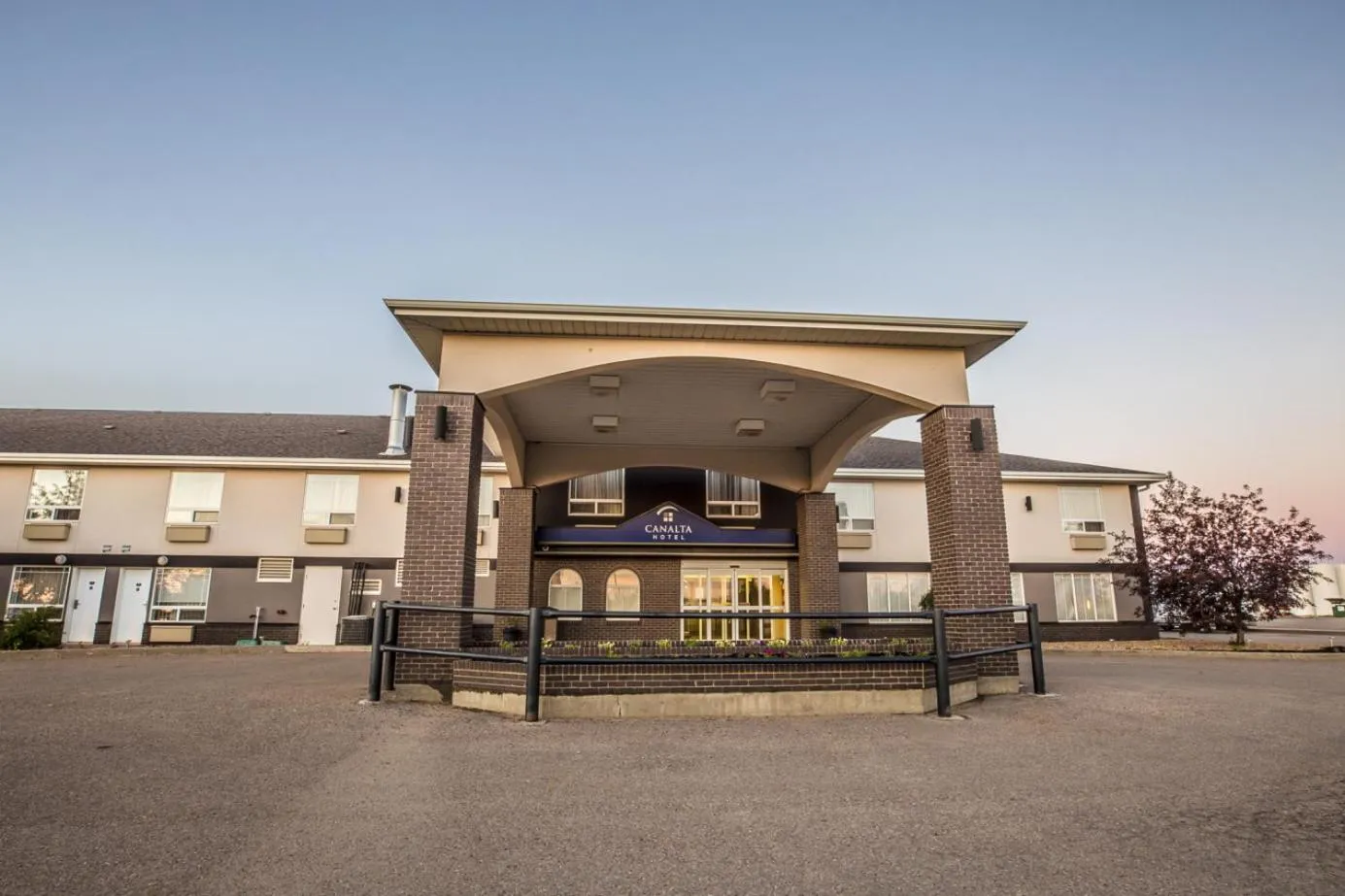 Property building in Canalta Provost