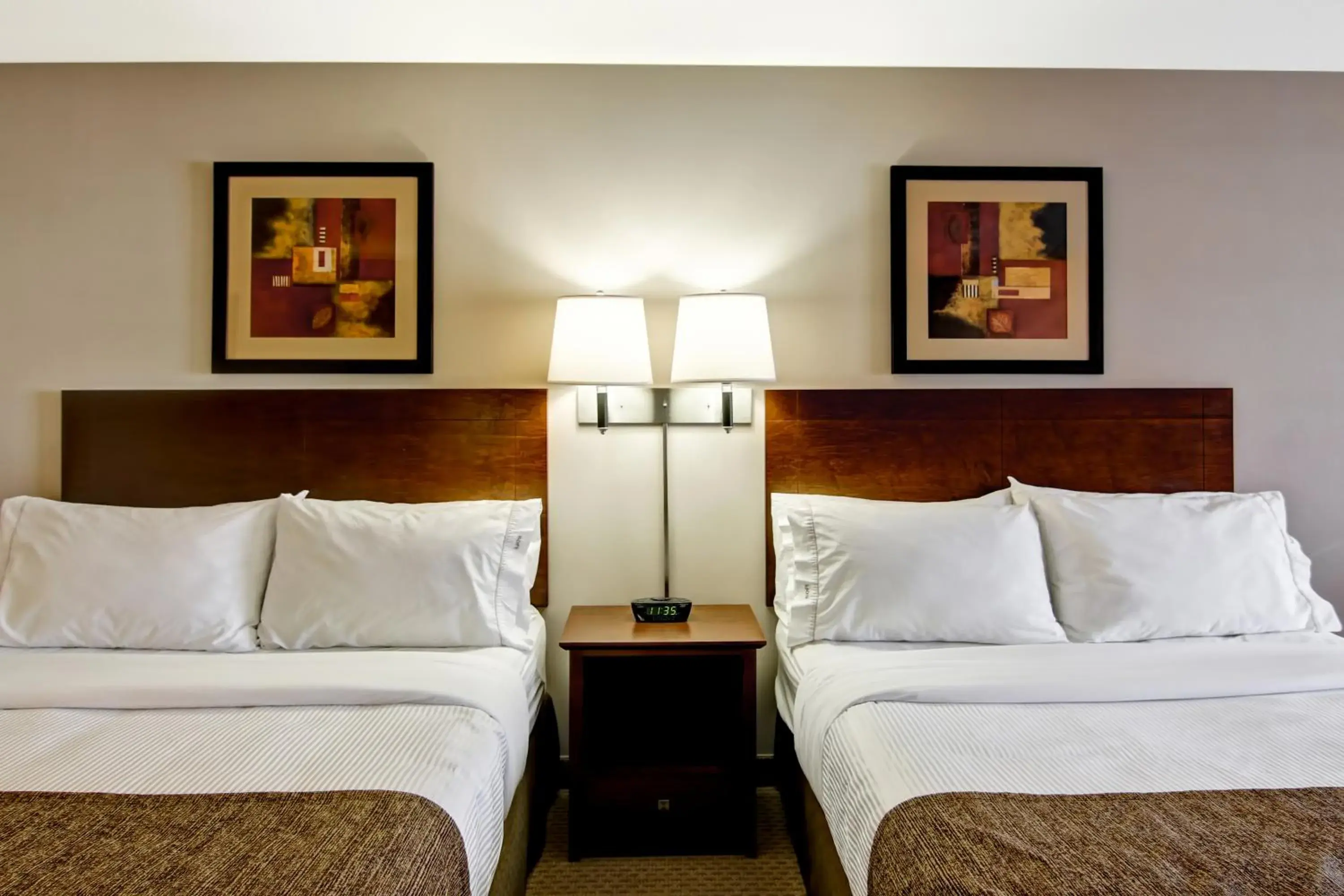 Deluxe Queen Room with Two Queen Beds in Canalta Oyen Deluxe Queen Room with Two Queen Beds in Canalta Oyen