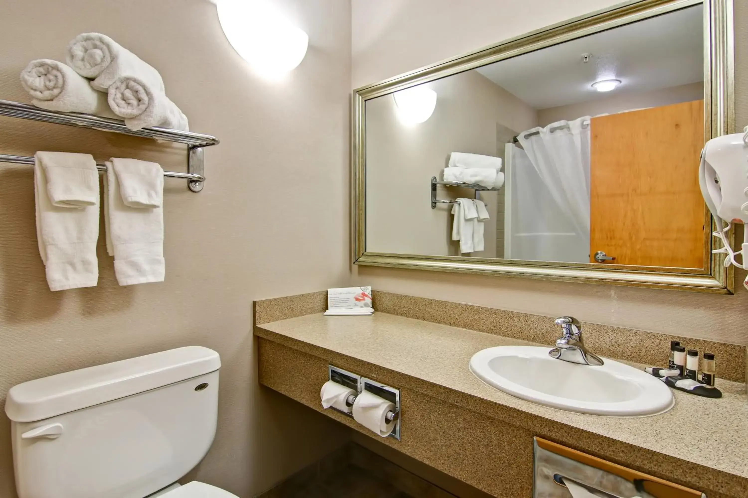 King Room with Two King Beds in Canalta Oyen King Room with Two King Beds in Canalta Oyen