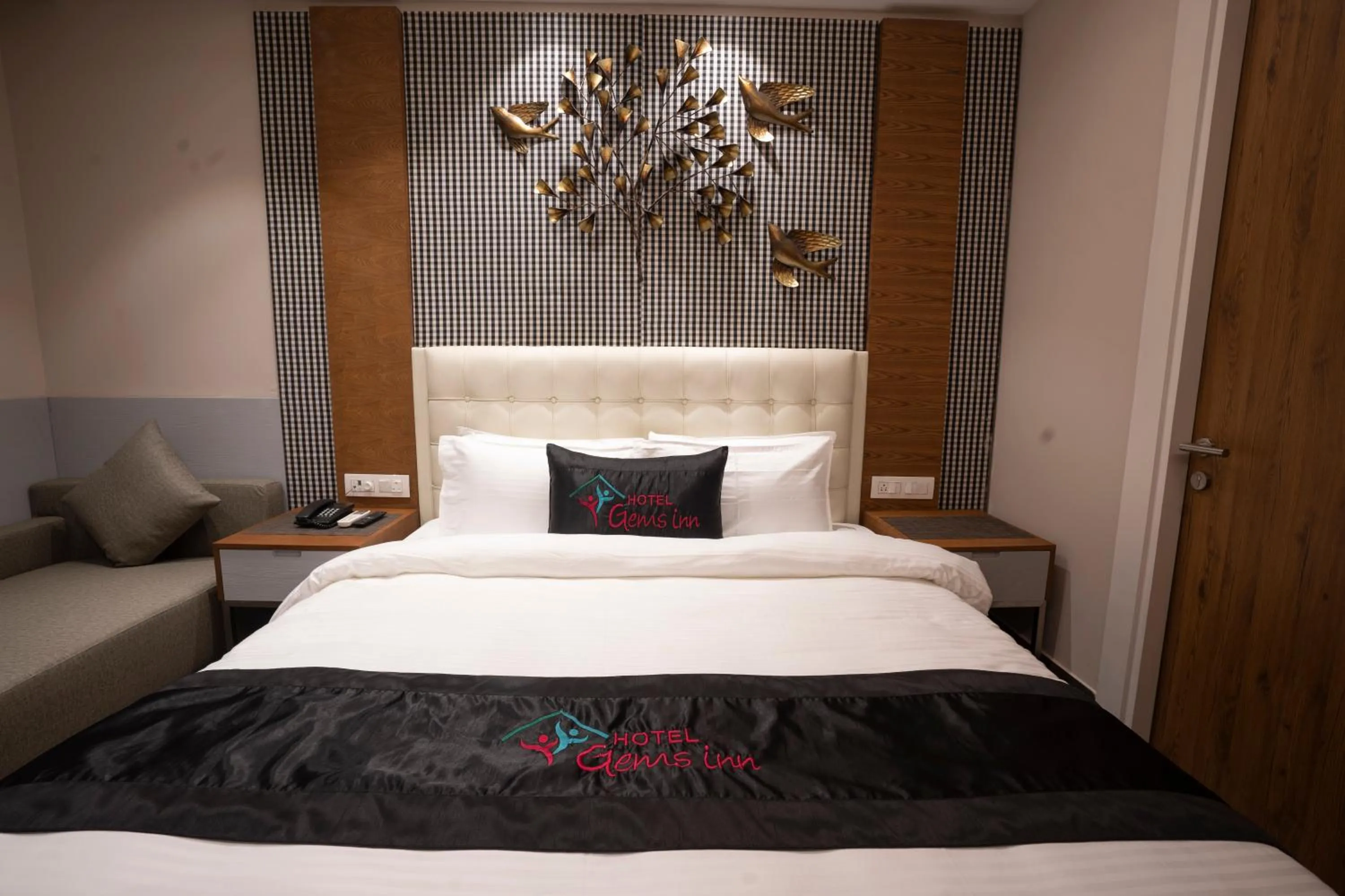 Bed in Hotel Gems Inn