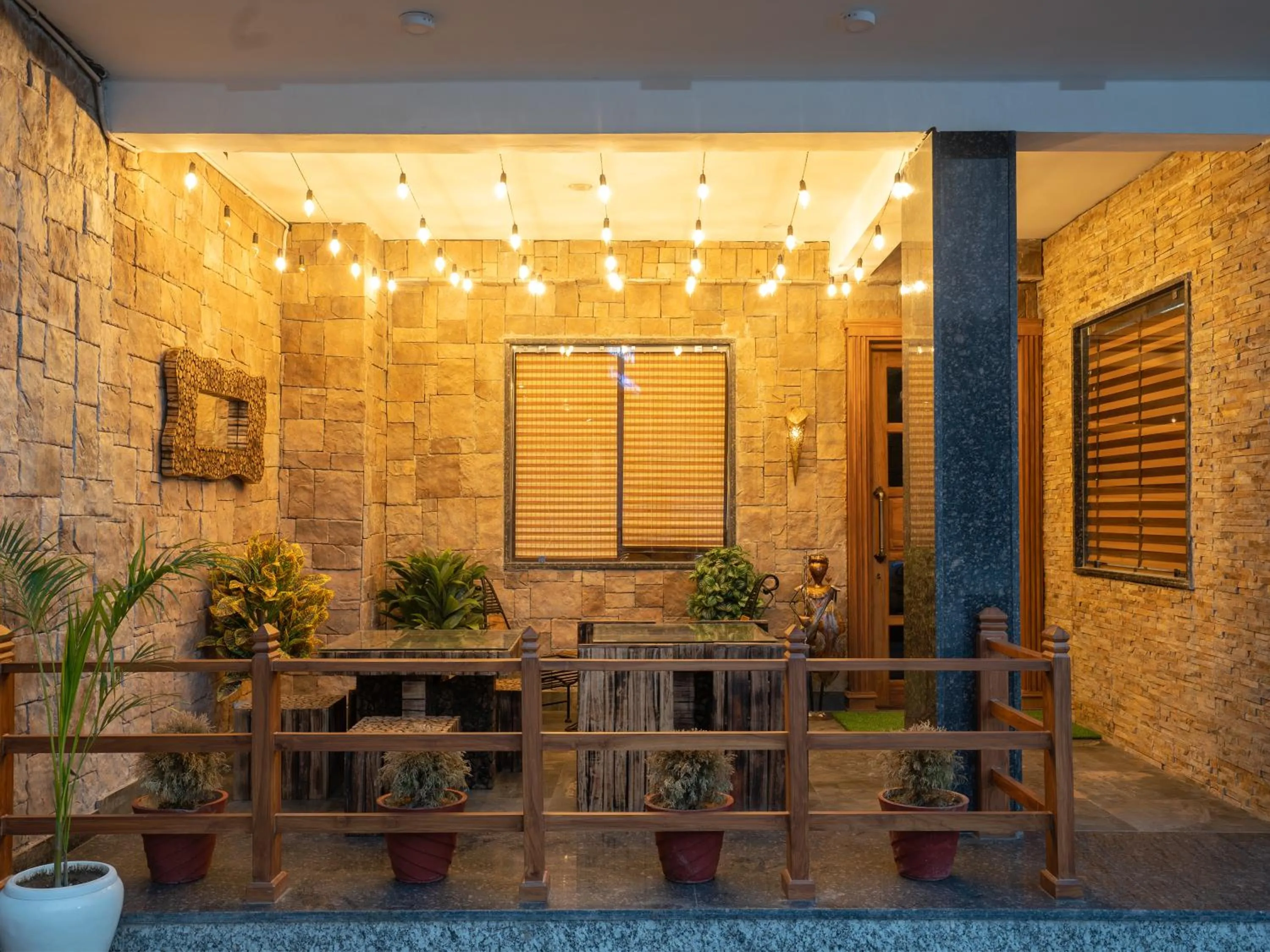 Facade/entrance in Hotel Gems Inn