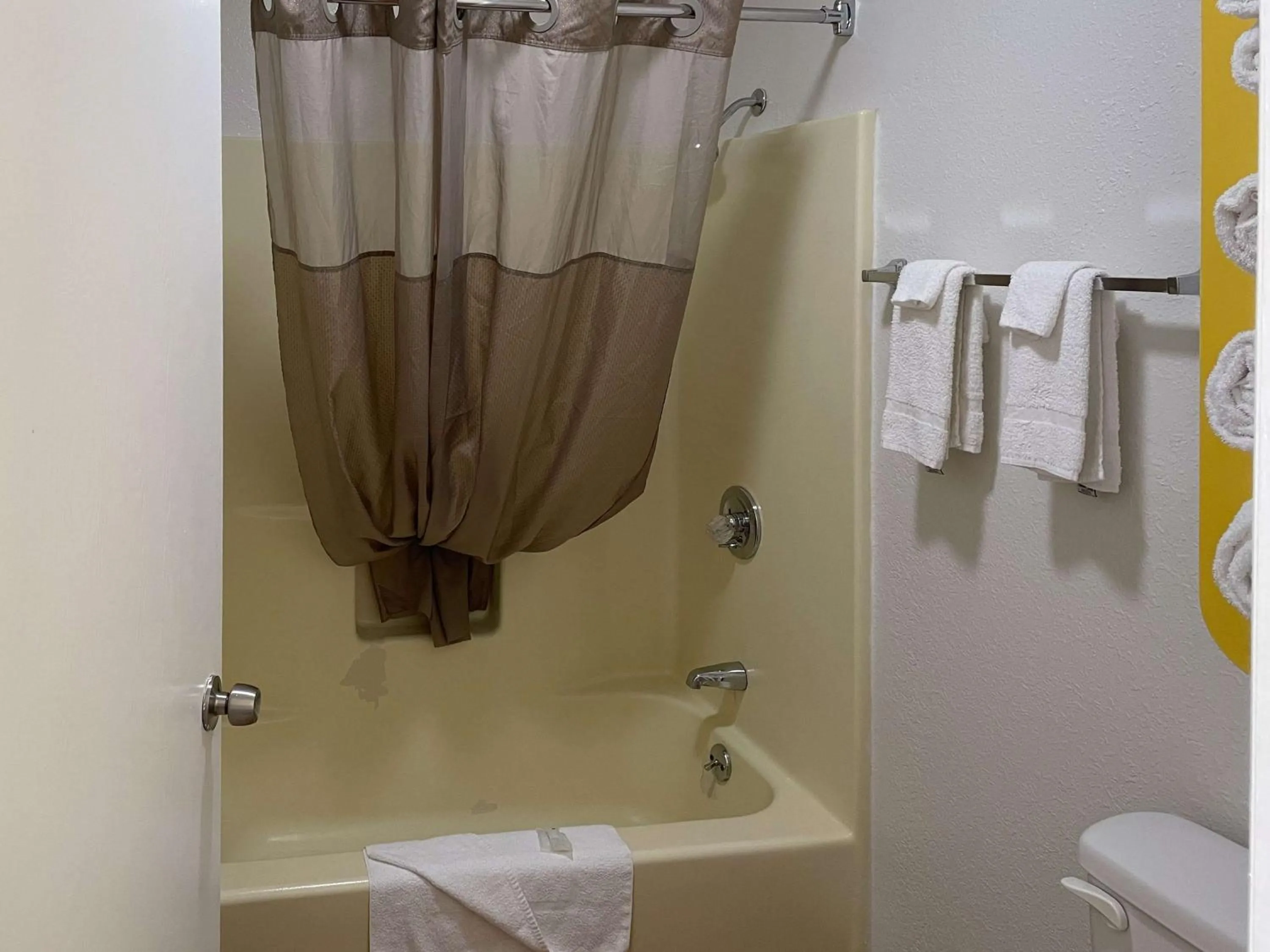 Bedroom in Motel 6 Cameron MO