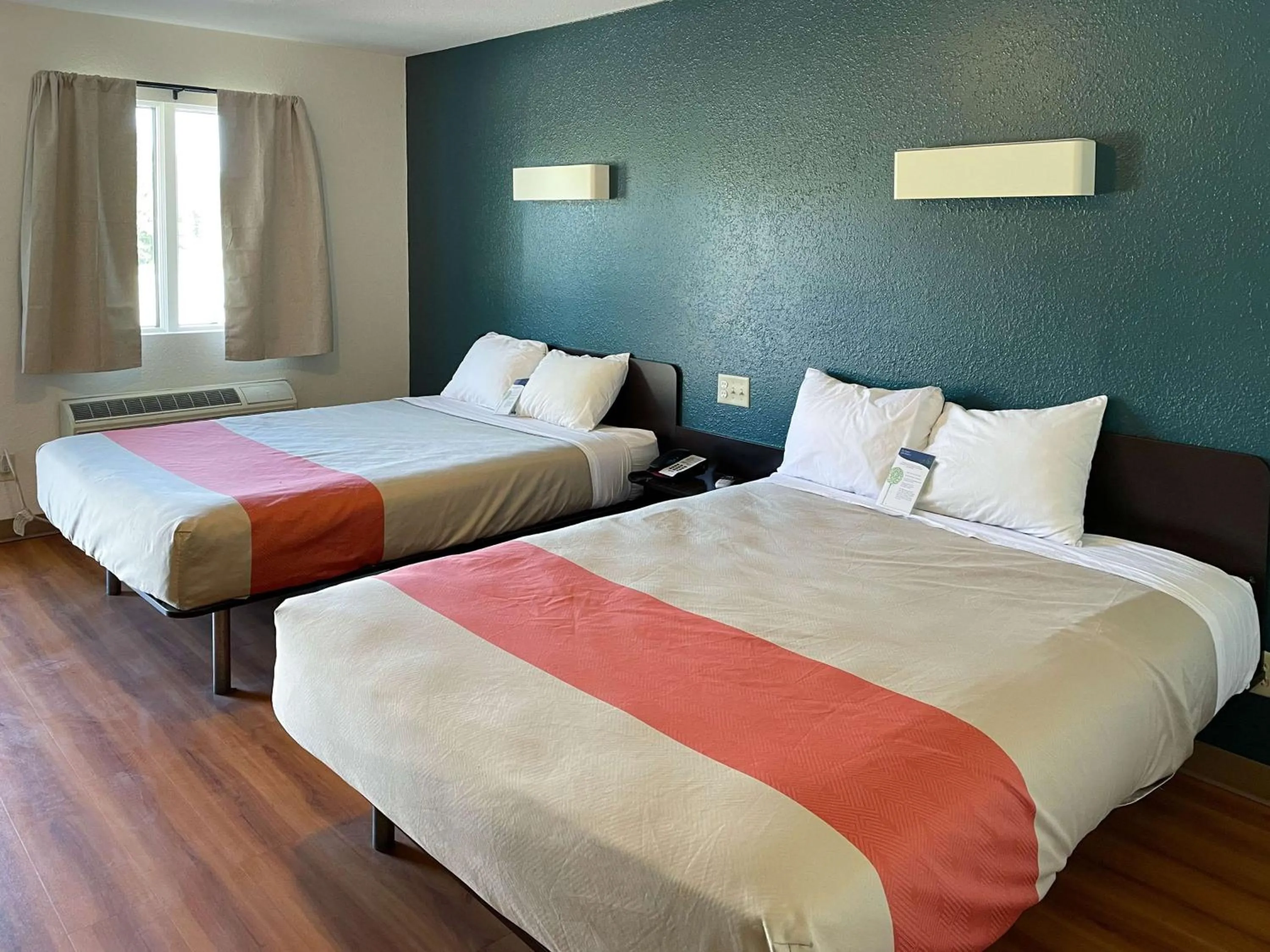 Bedroom, Bed in Motel 6 Cameron MO