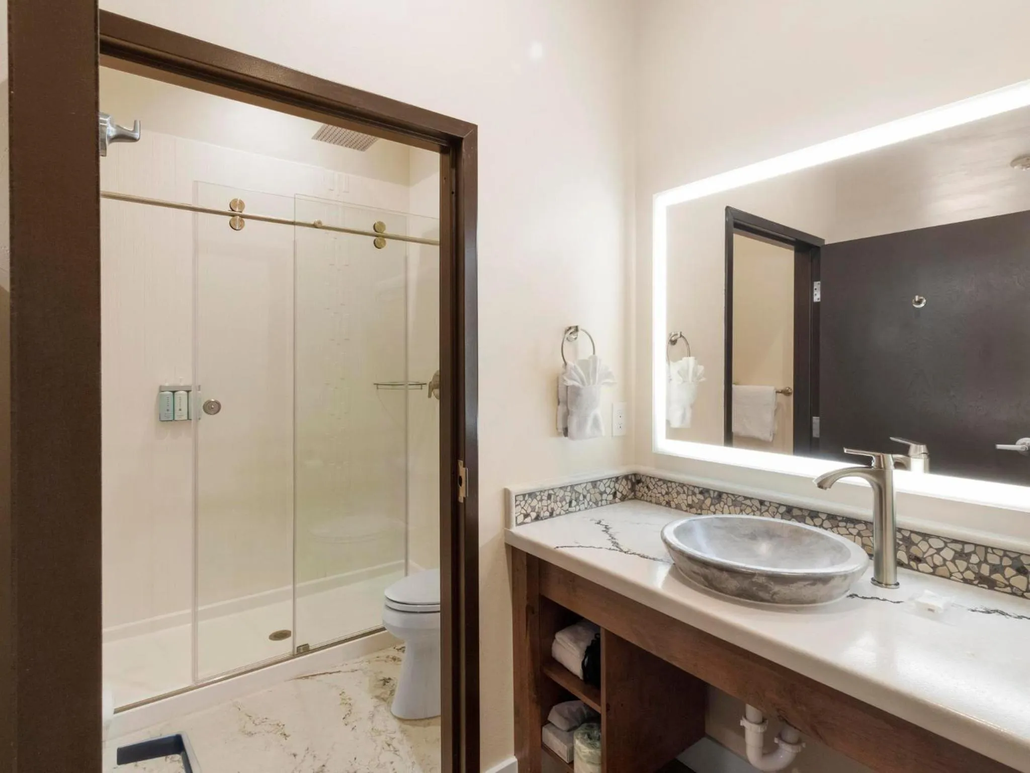 Bathroom in Bluff Dwellings Resort