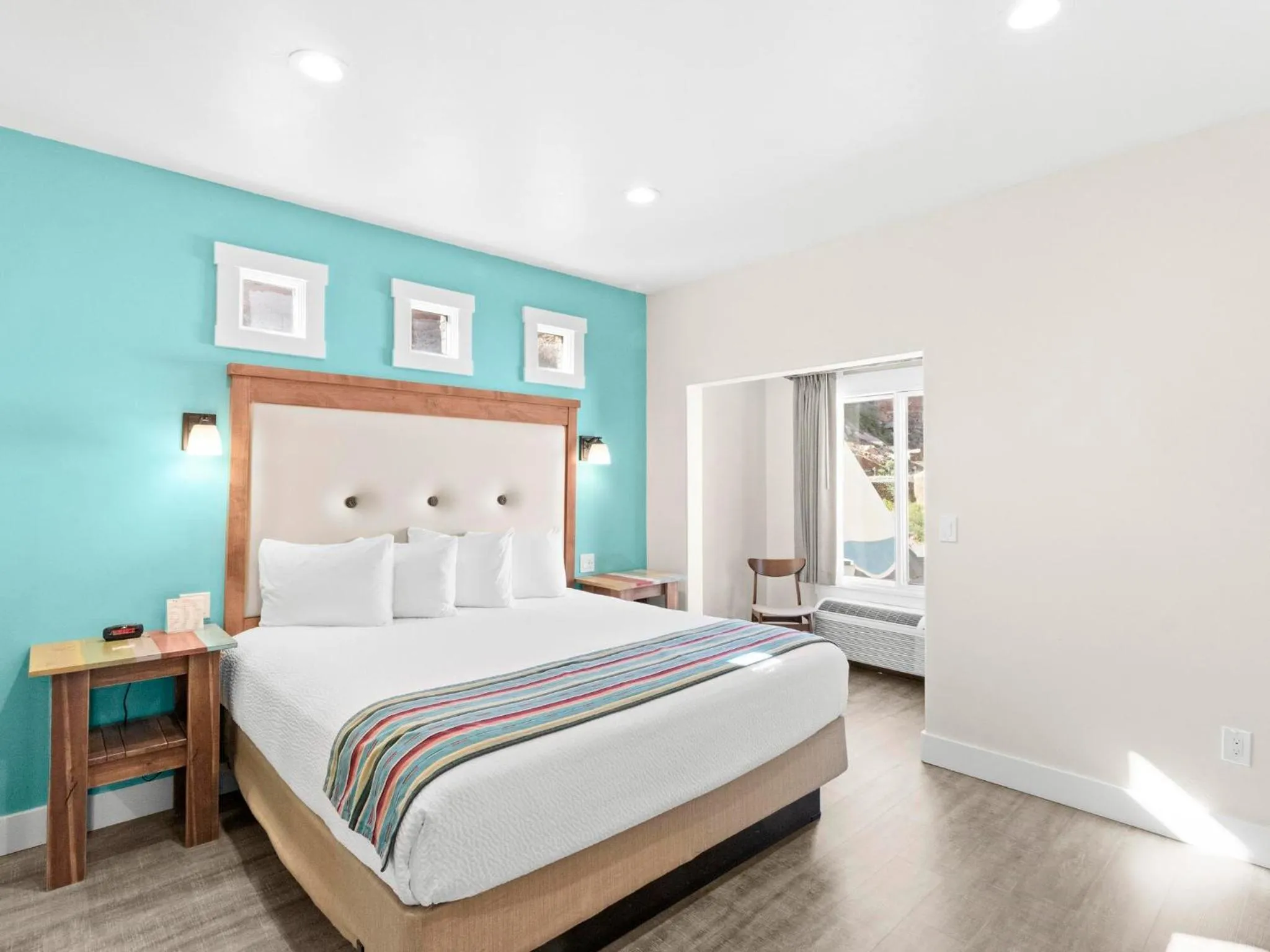 Bedroom, Bed in Bluff Dwellings Resort