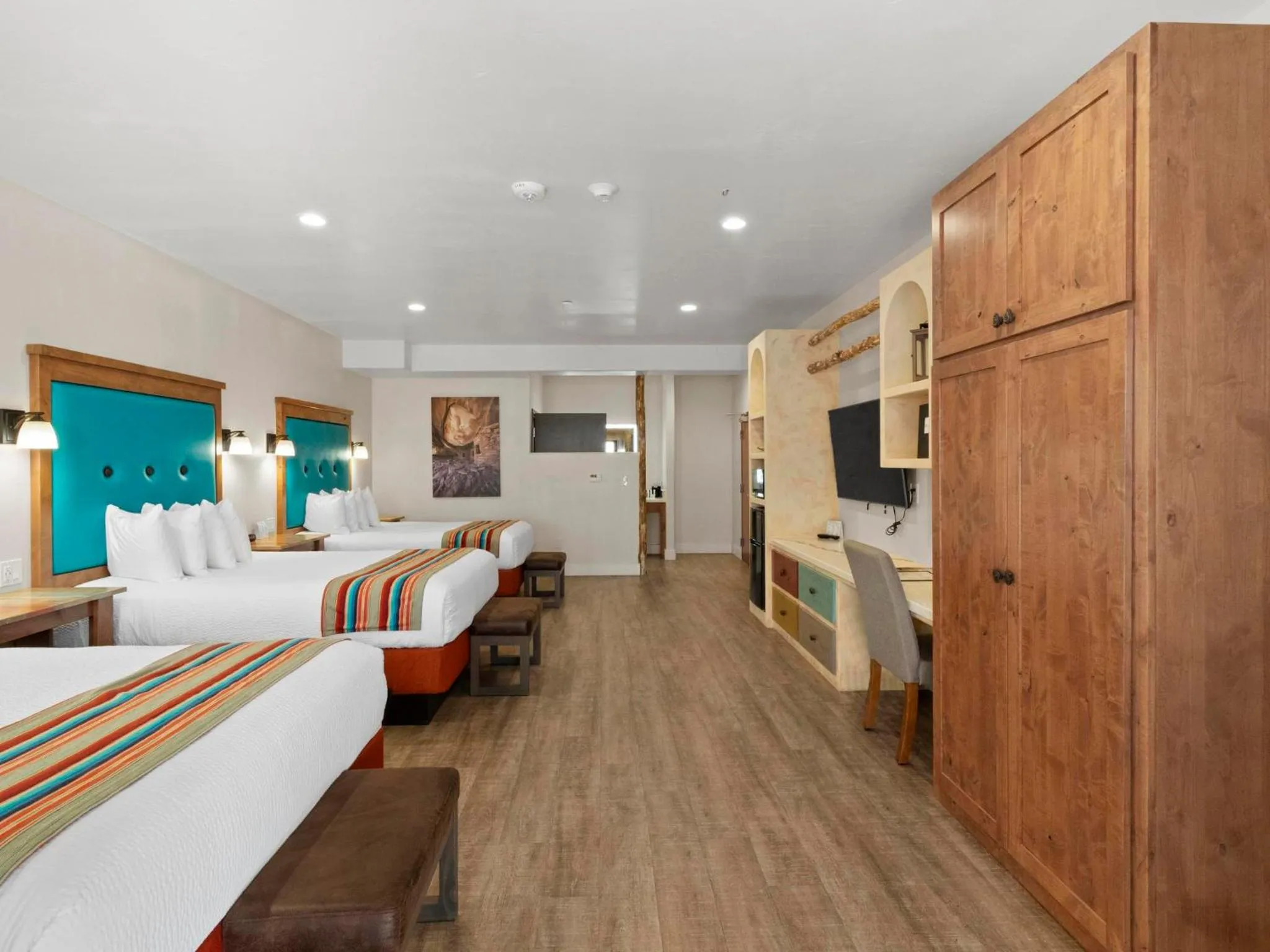 Bedroom, Bed in Bluff Dwellings Resort