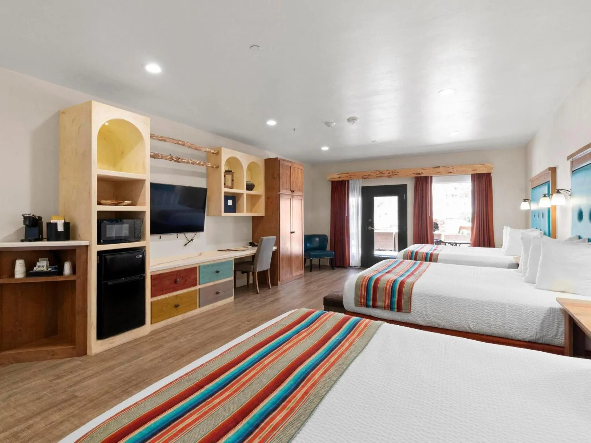 Bedroom, Bed in Bluff Dwellings Resort