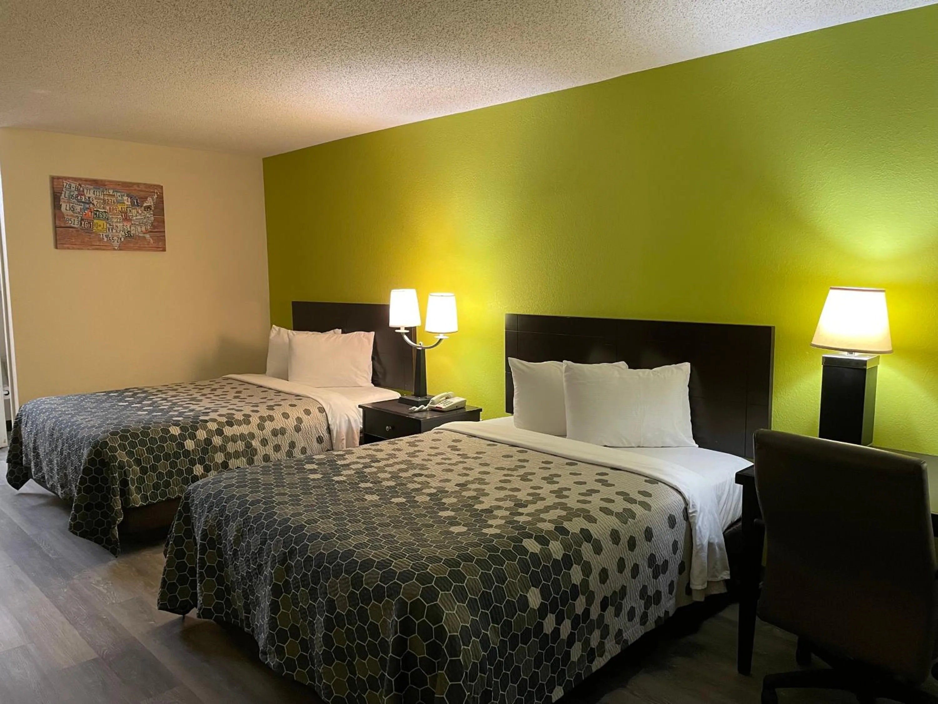 Bed in Econo Lodge Inn & Suites Sweetwater I-20