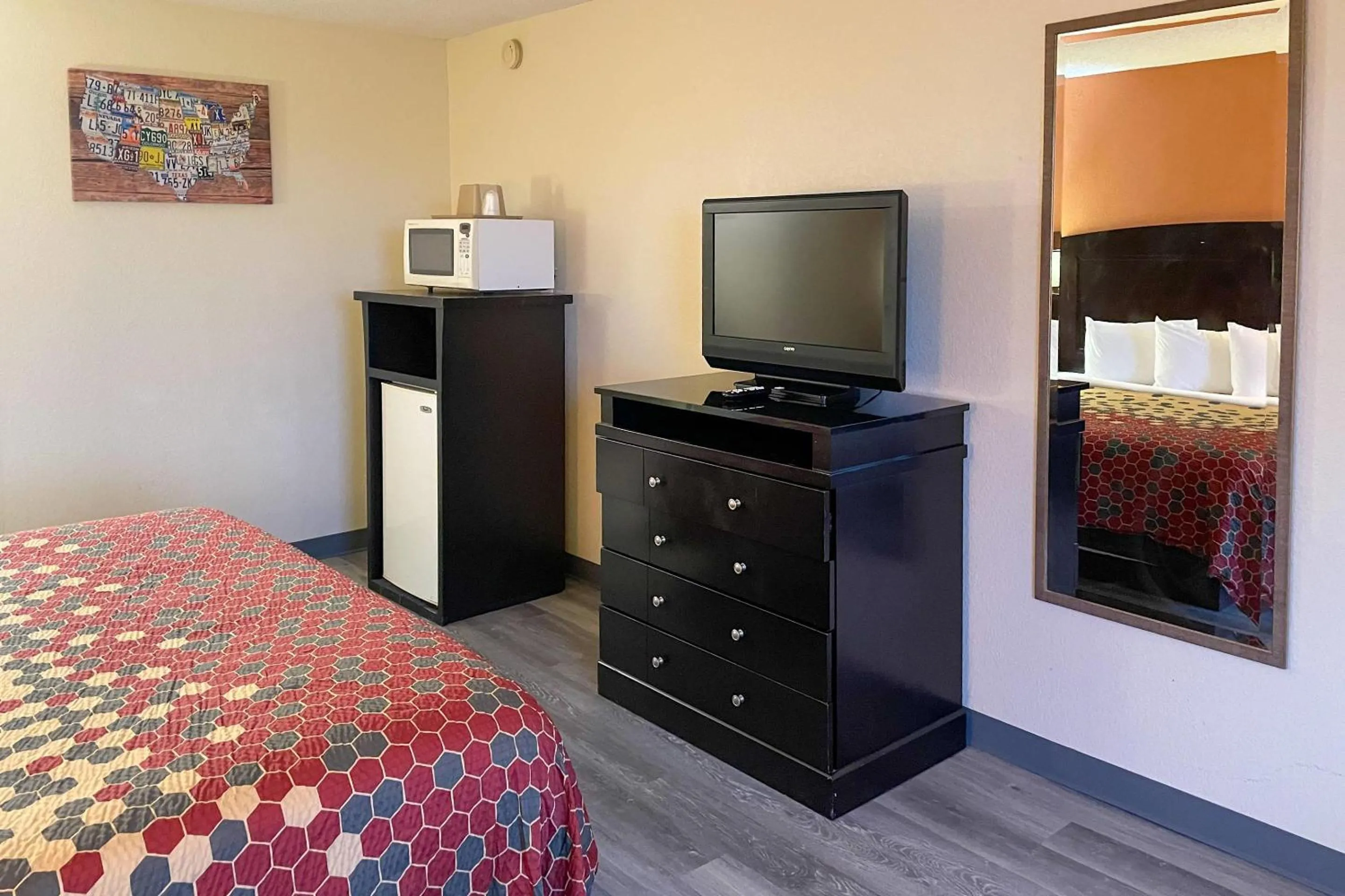 Bedroom, Bed in Econo Lodge Inn & Suites Sweetwater I-20