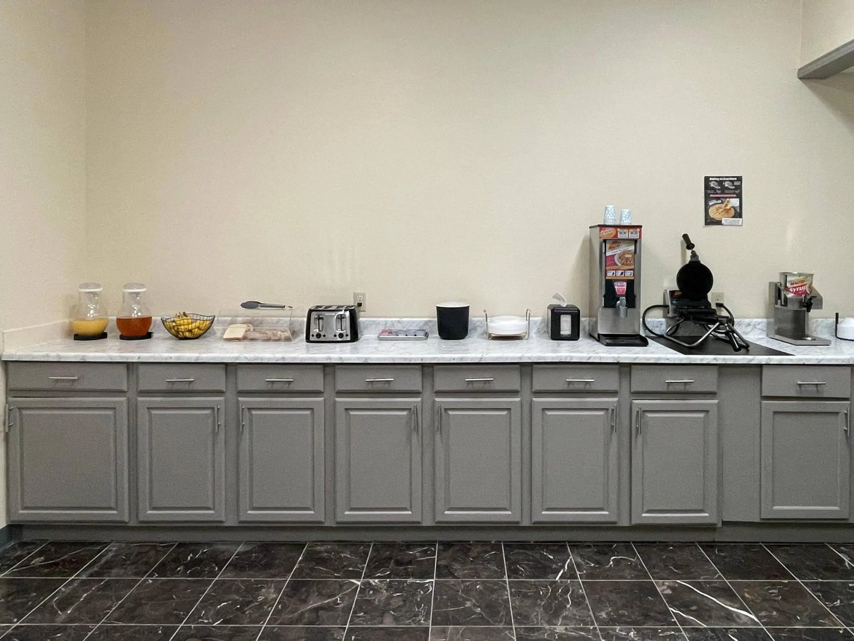 Breakfast in Econo Lodge Inn & Suites Sweetwater I-20