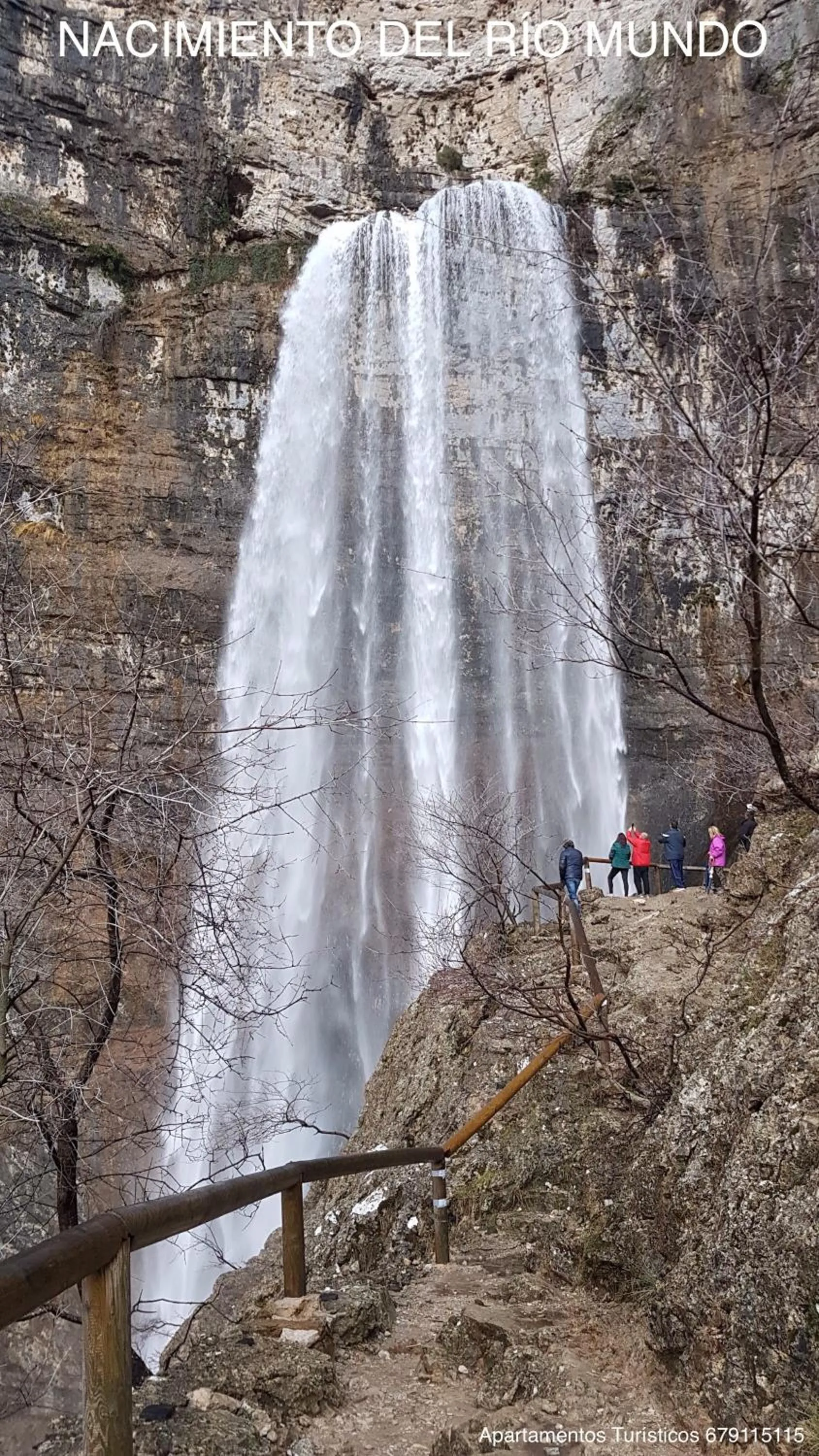 La cabaña del lago en ZAFIRO LAGUNAZO Parque Natural del Río Mundo