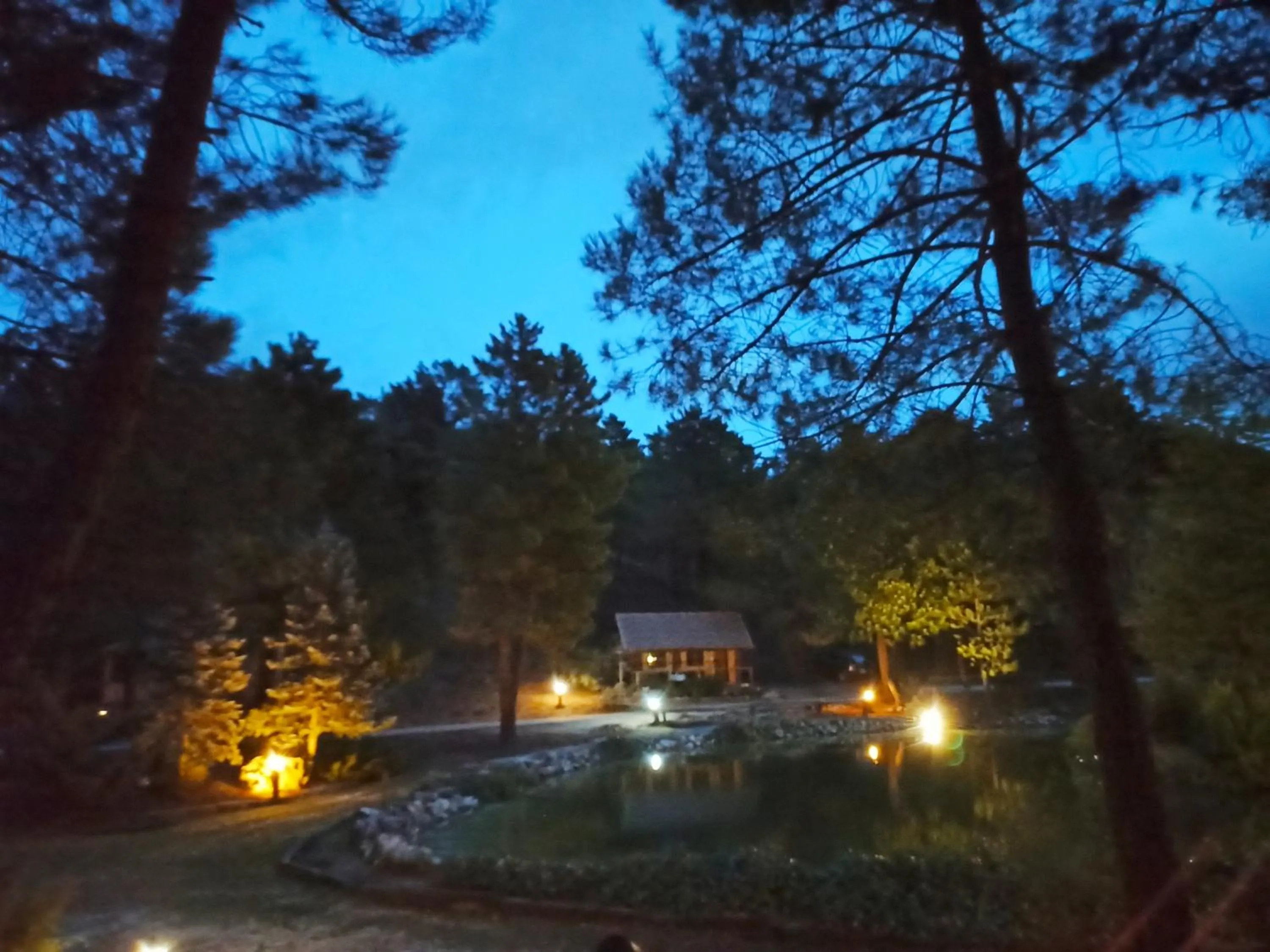 Property building in La cabaña del lago en ZAFIRO LAGUNAZO Parque Natural del Río Mundo