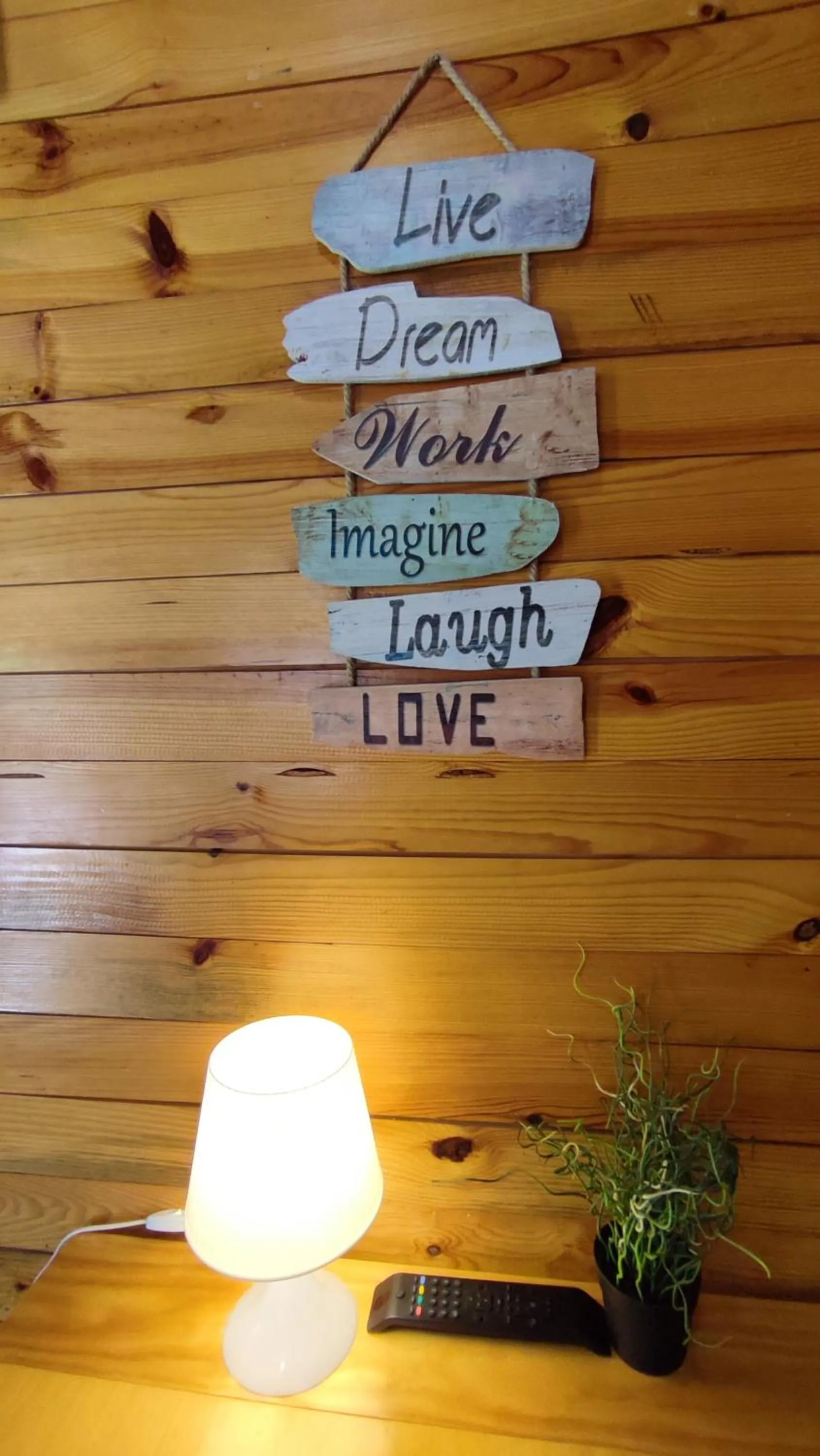 La cabaña del lago en ZAFIRO LAGUNAZO Parque Natural del Río Mundo