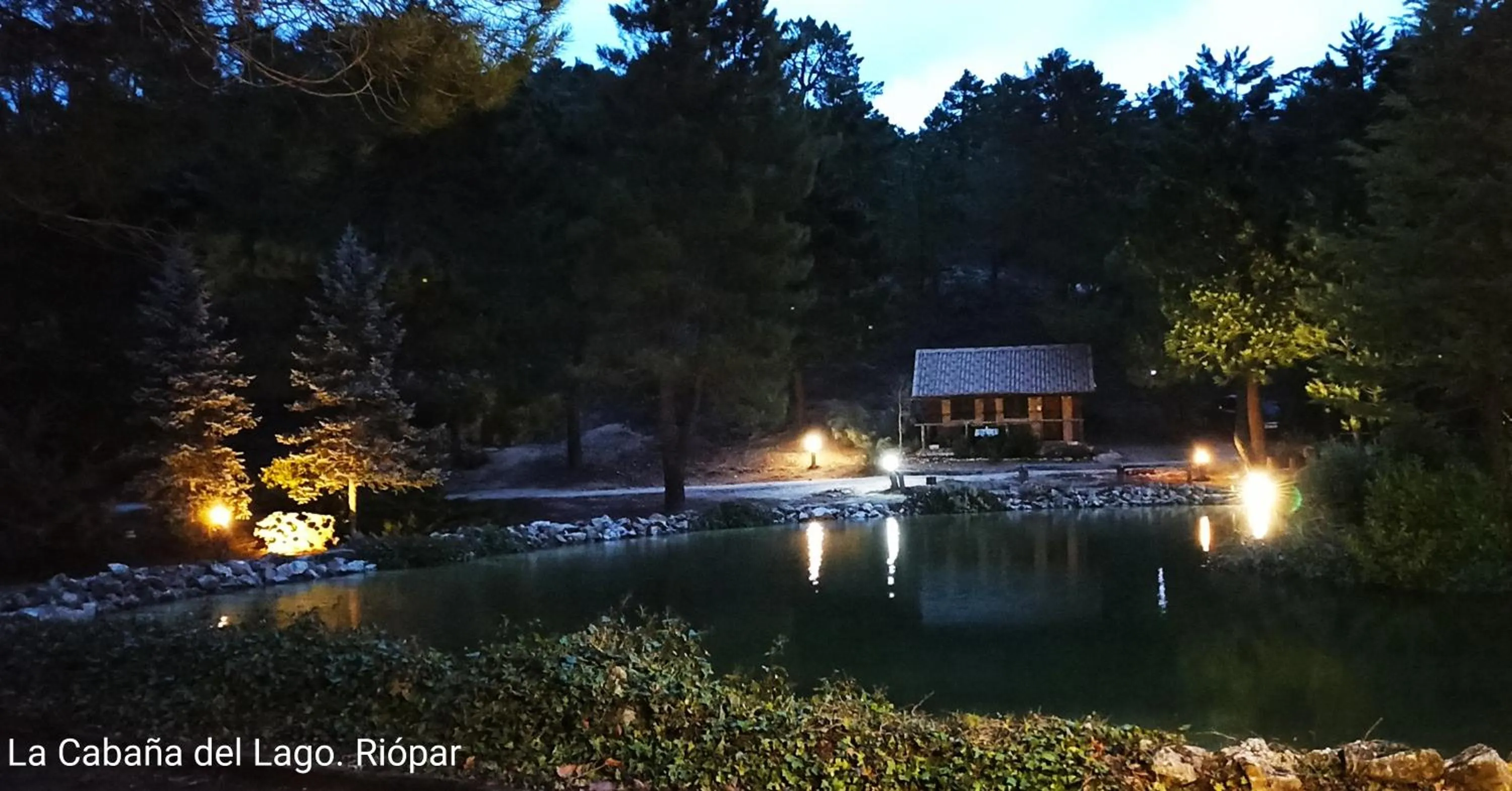 Property building in La cabaña del lago en ZAFIRO LAGUNAZO Parque Natural del Río Mundo