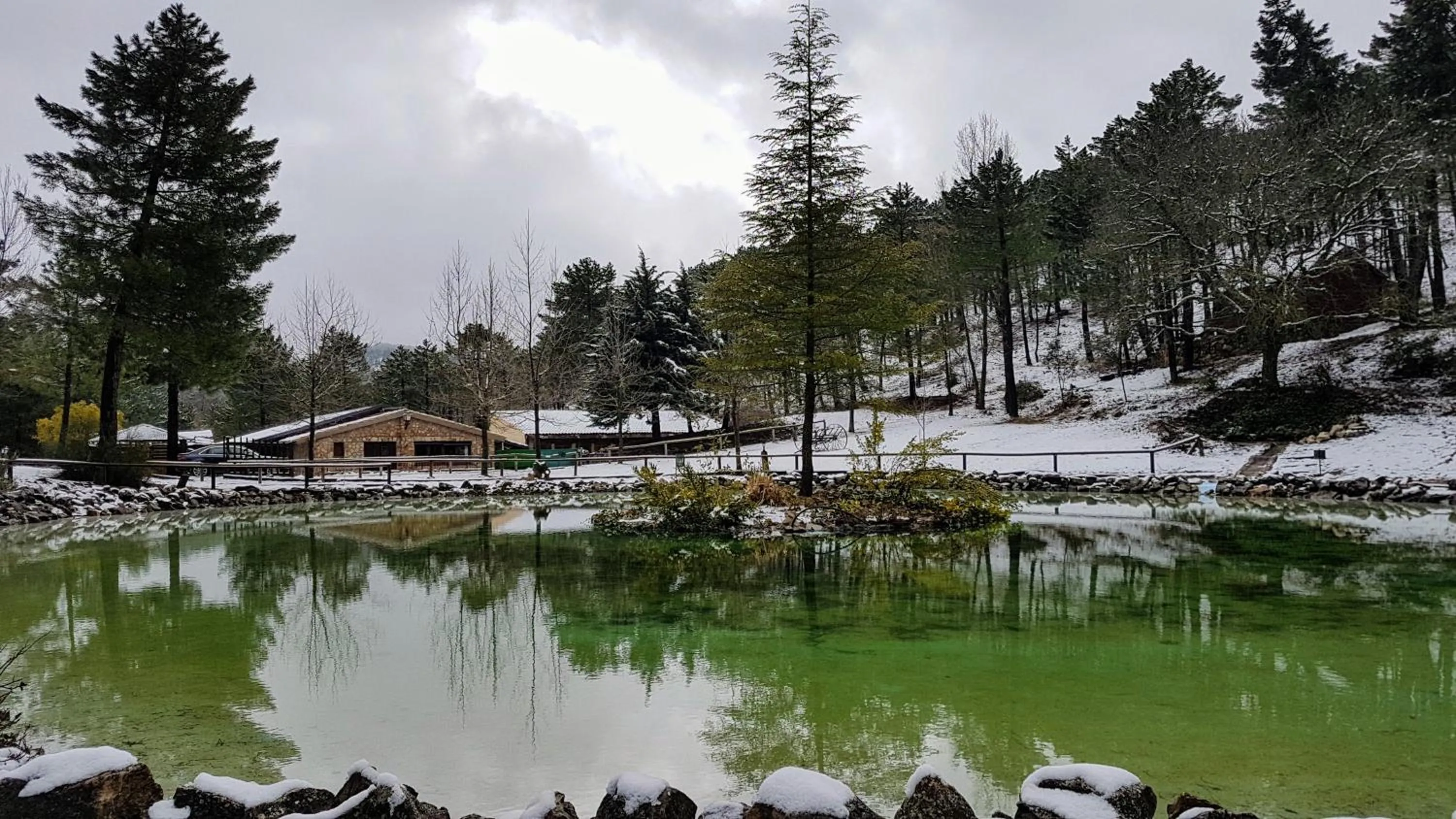 Neighbourhood in La cabaña del lago en ZAFIRO LAGUNAZO Parque Natural del Río Mundo