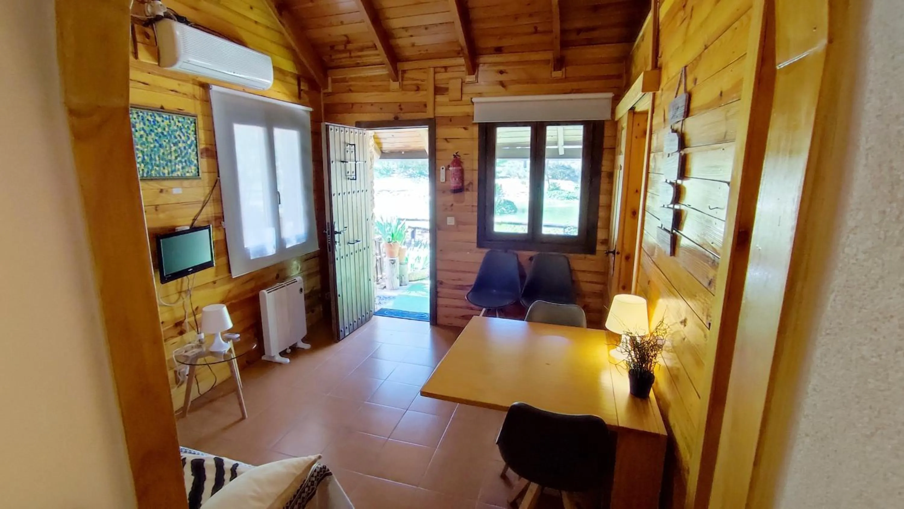 La cabaña del lago en ZAFIRO LAGUNAZO Parque Natural del Río Mundo