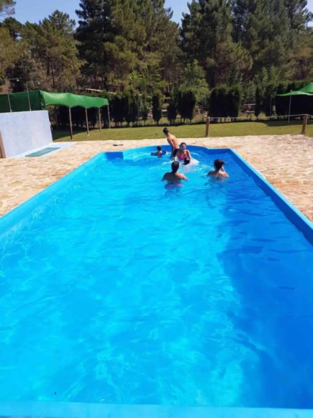 Swimming pool in La cabaña del lago en ZAFIRO LAGUNAZO Parque Natural del Río Mundo