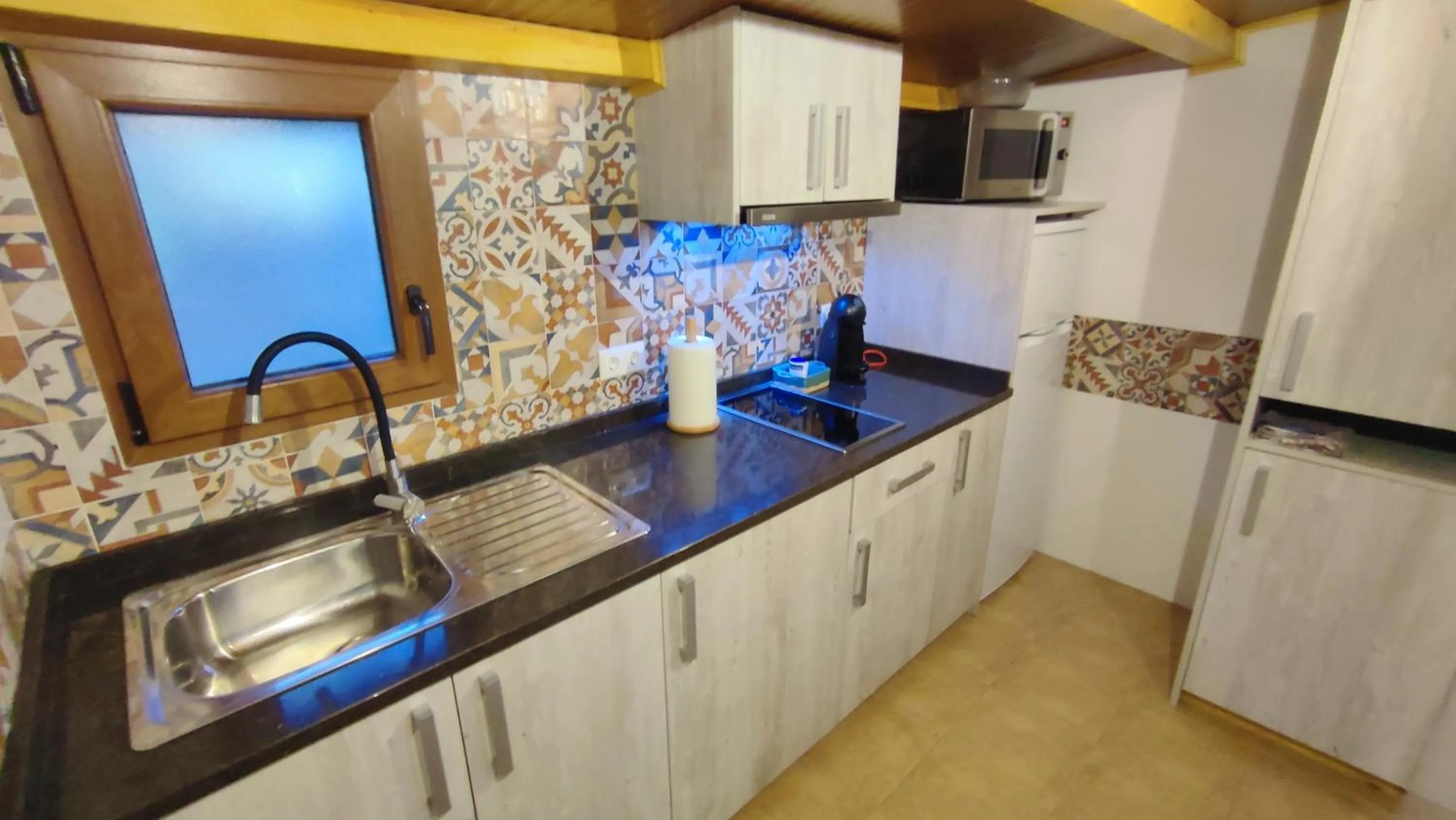 kitchen in La cabaña del lago en ZAFIRO LAGUNAZO Parque Natural del Río Mundo