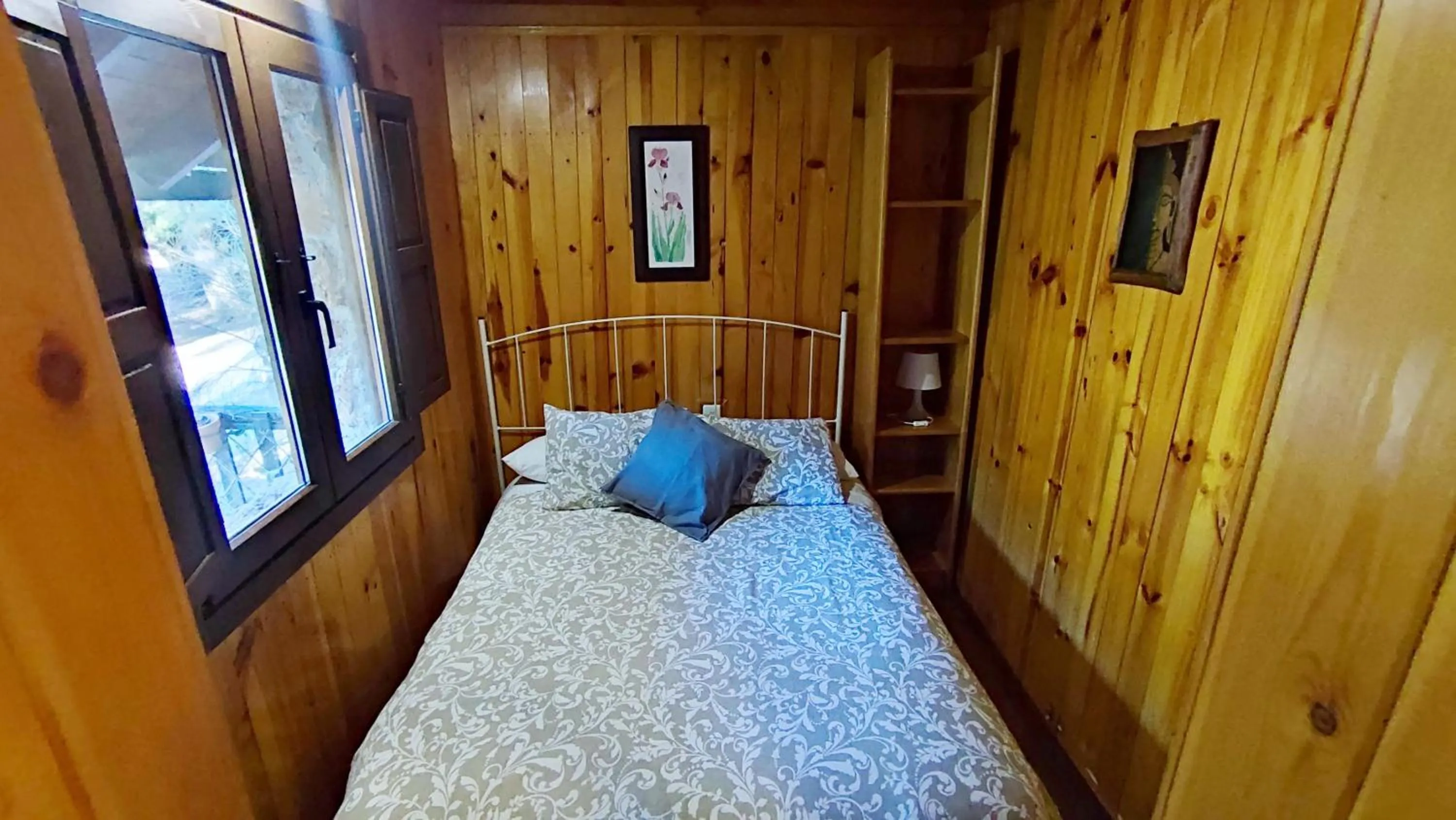 Bed in La cabaña del lago en ZAFIRO LAGUNAZO Parque Natural del Río Mundo