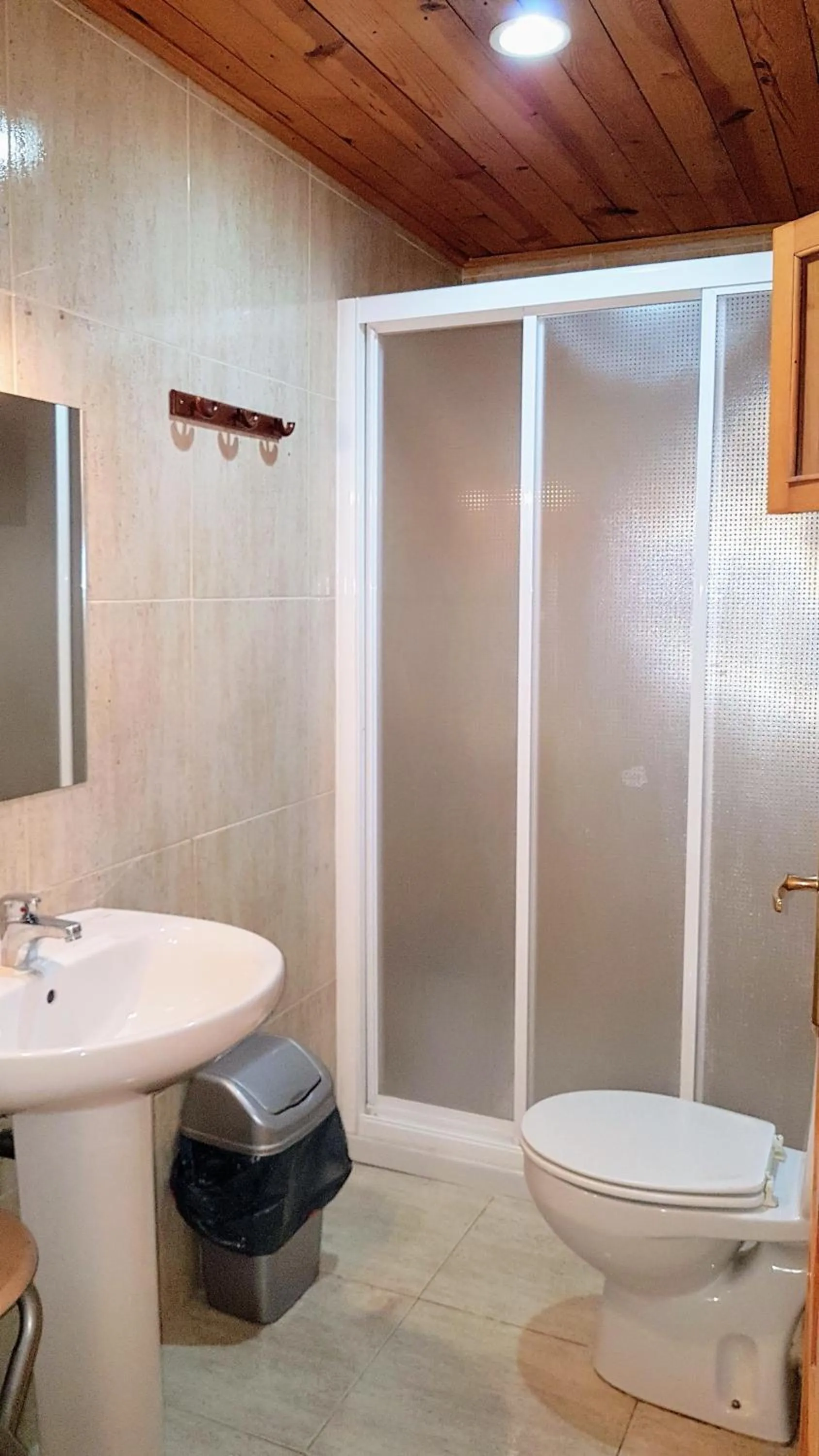 La cabaña del lago en ZAFIRO LAGUNAZO Parque Natural del Río Mundo