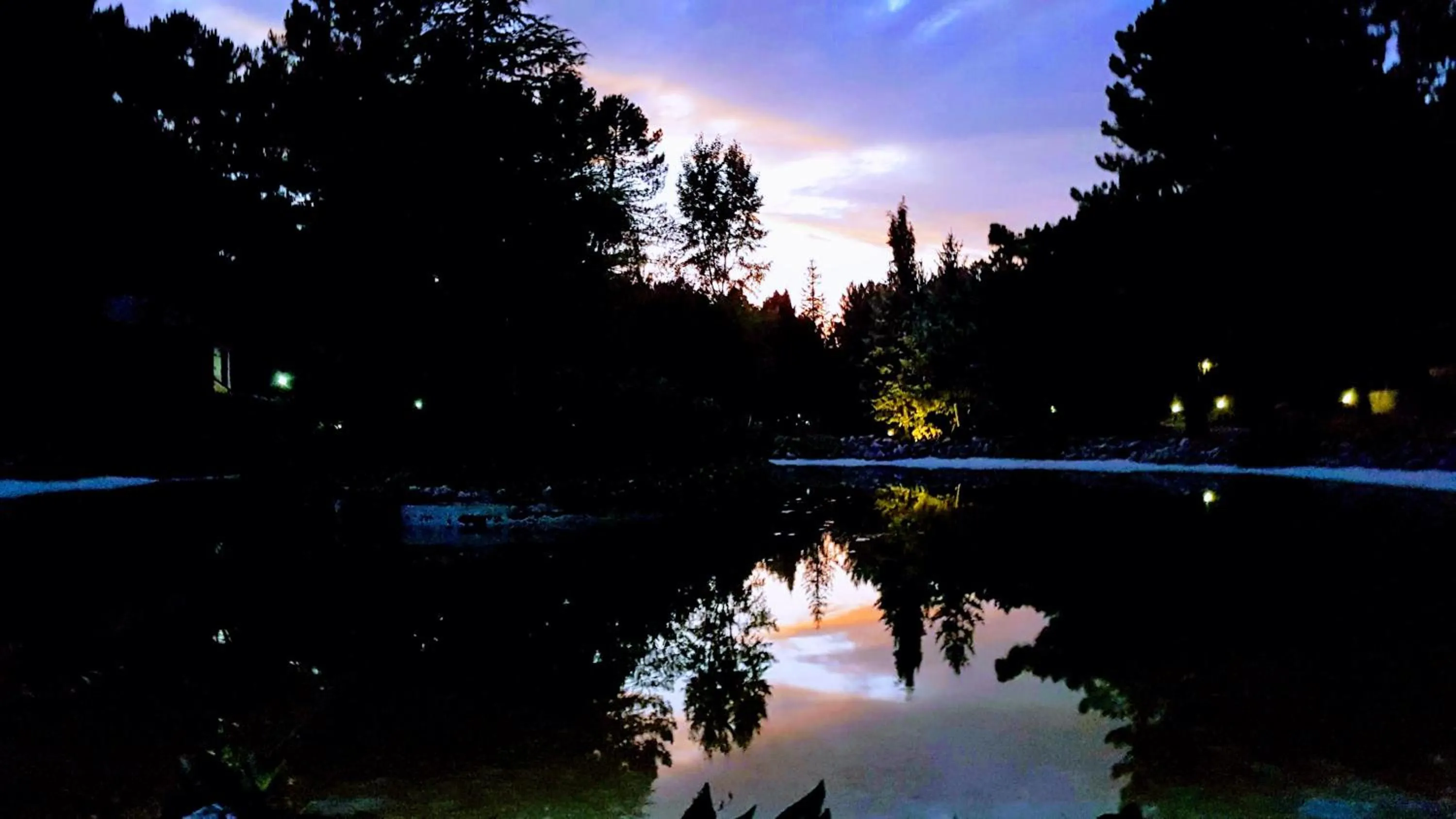 La cabaña del lago en ZAFIRO LAGUNAZO Parque Natural del Río Mundo