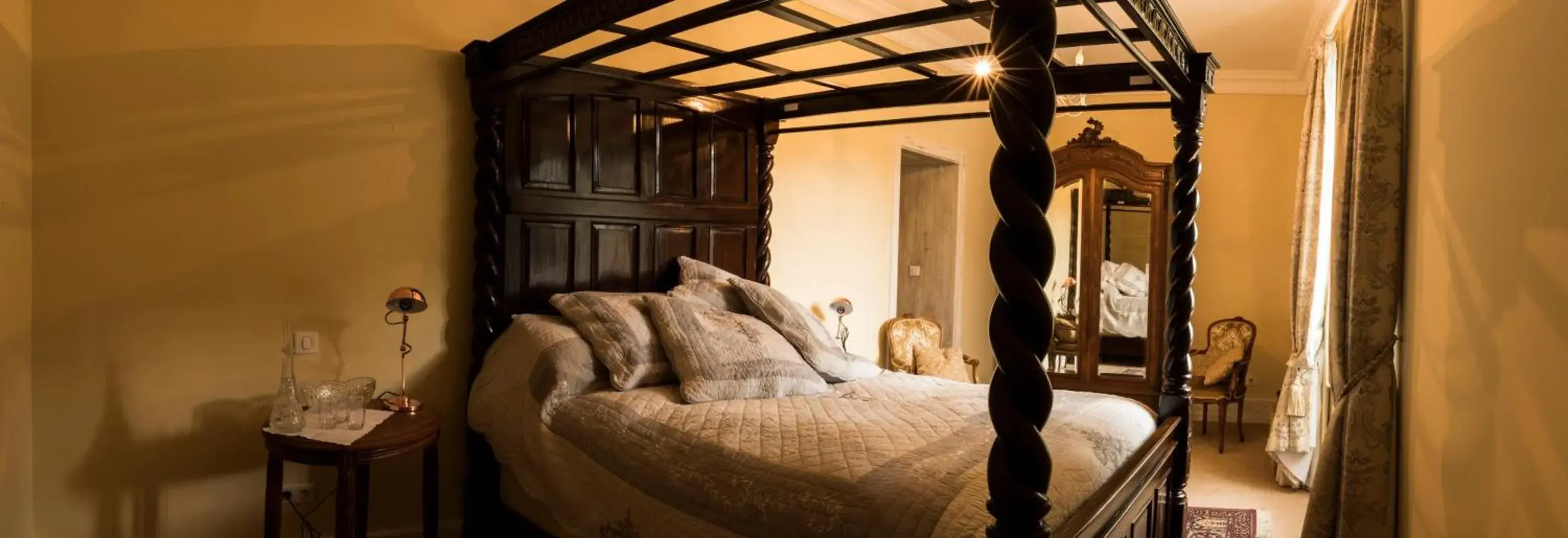 Deluxe Double Room with Bath - single occupancy in Château de Valette Deluxe Double Room with Bath - single occupancy in Château de Valette