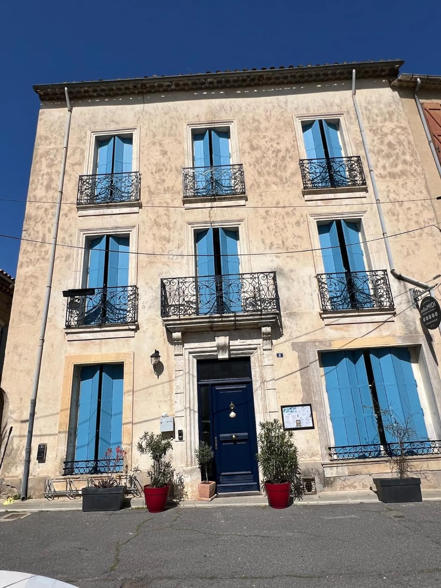 Property building in Entre Midi - Maison d'Hôtes - B&B