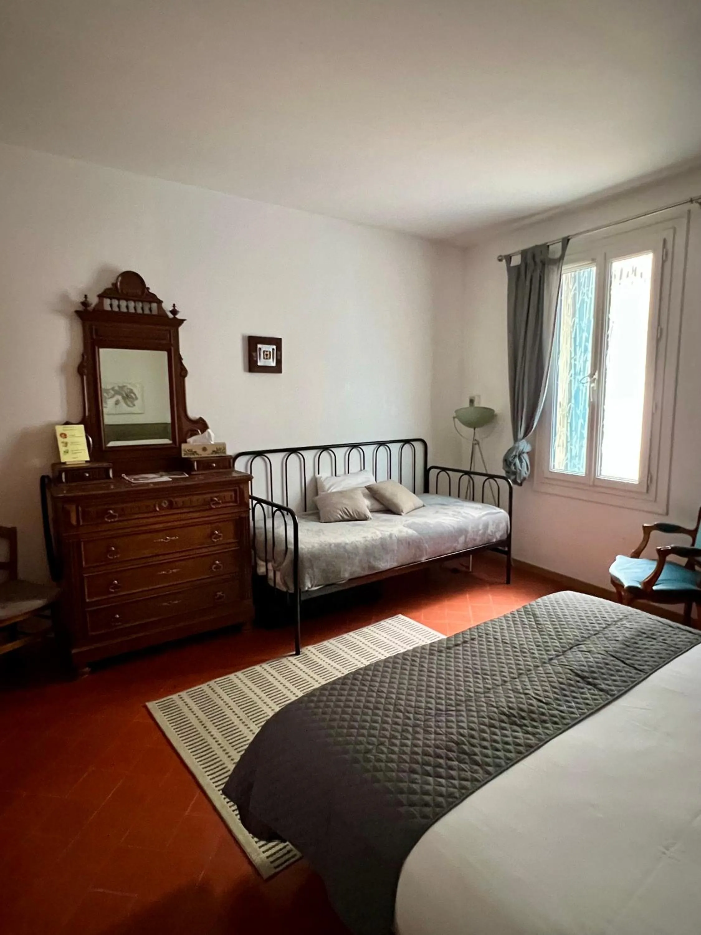 Bed in Entre Midi - Maison d'Hôtes - B&B