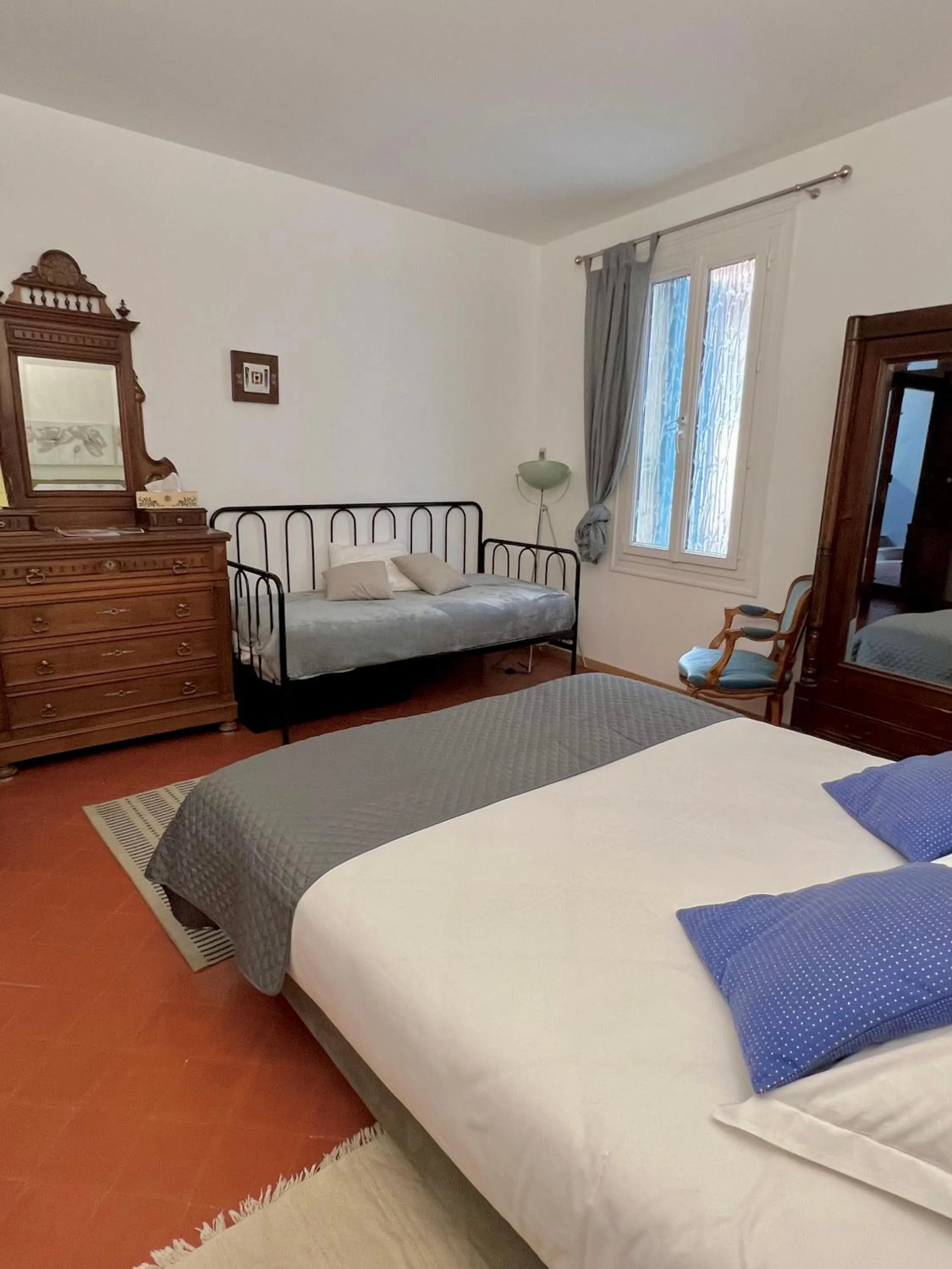 Bed in Entre Midi - Maison d'Hôtes - B&B