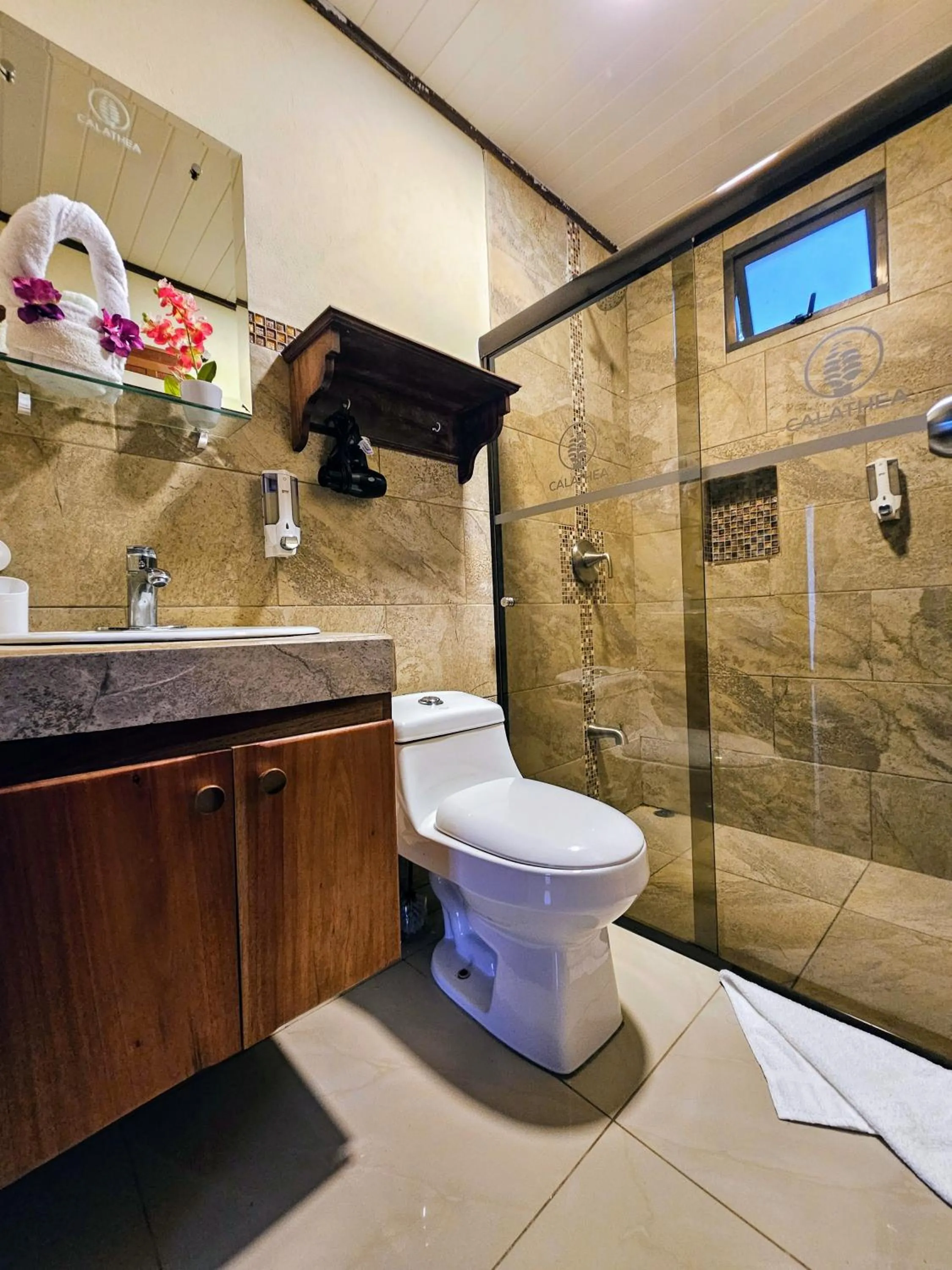 Shower in Calathea Hotel Monteverde