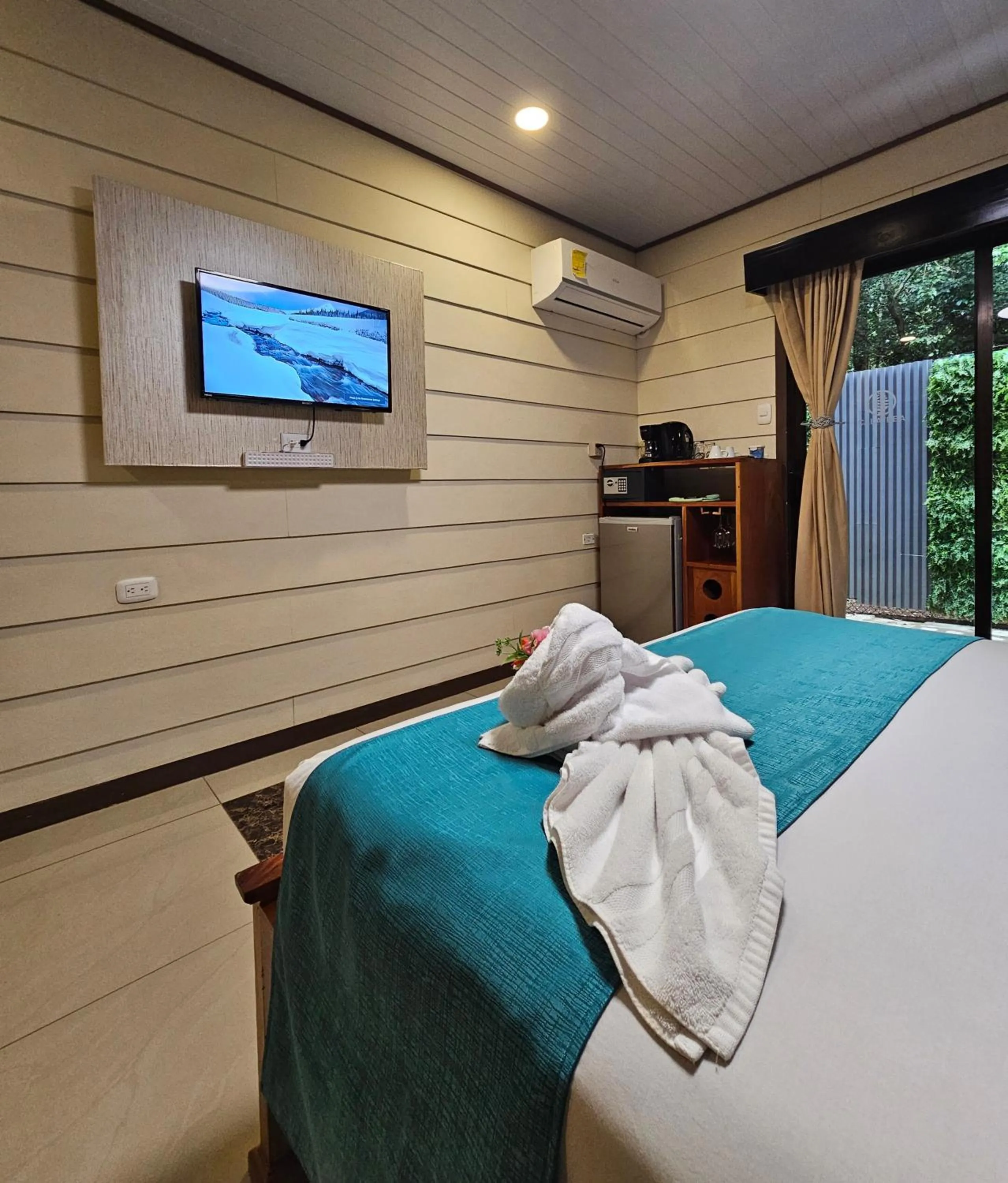 Bed in Calathea Hotel Monteverde