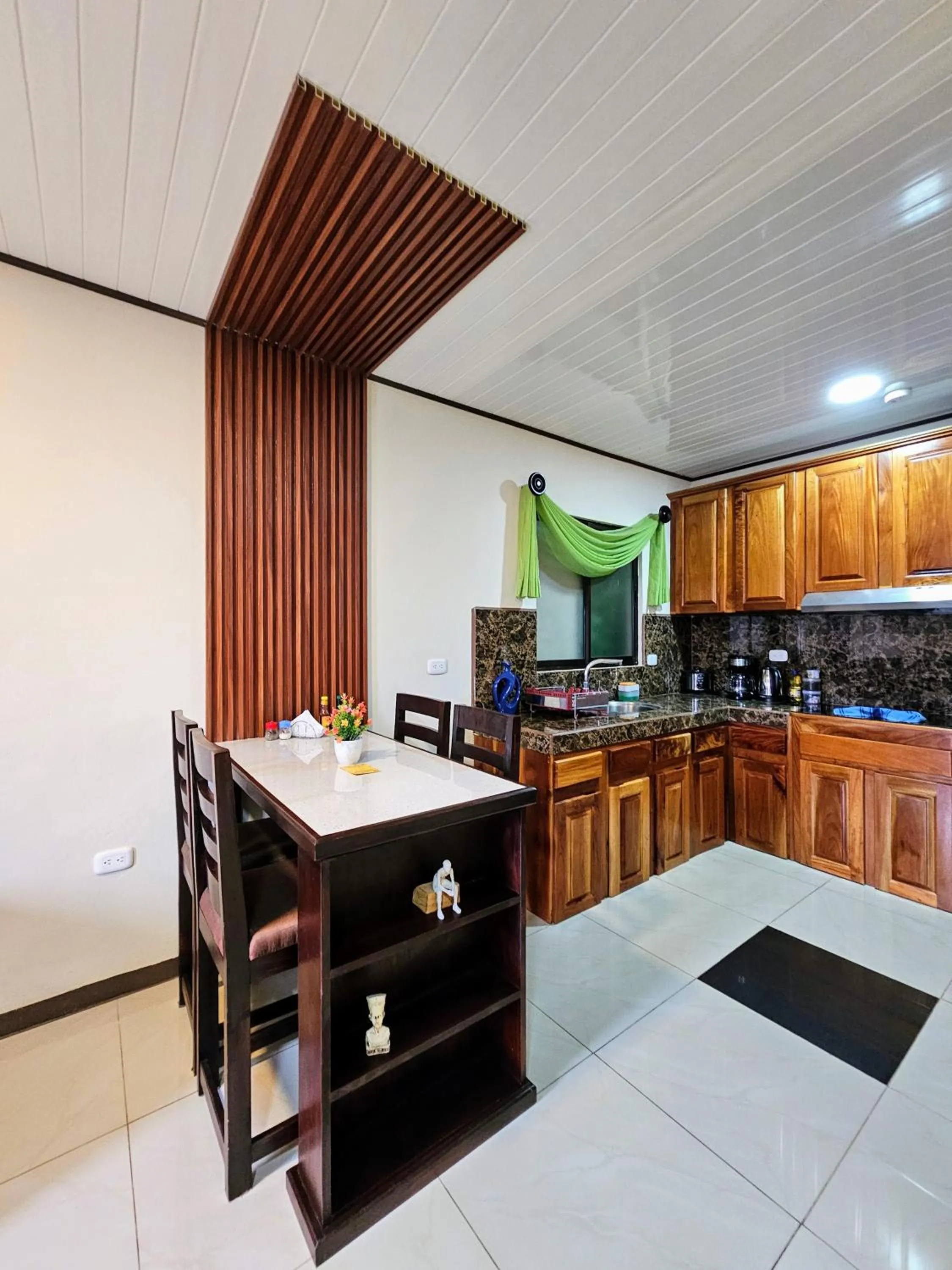 Kitchen or kitchenette in Calathea Hotel Monteverde