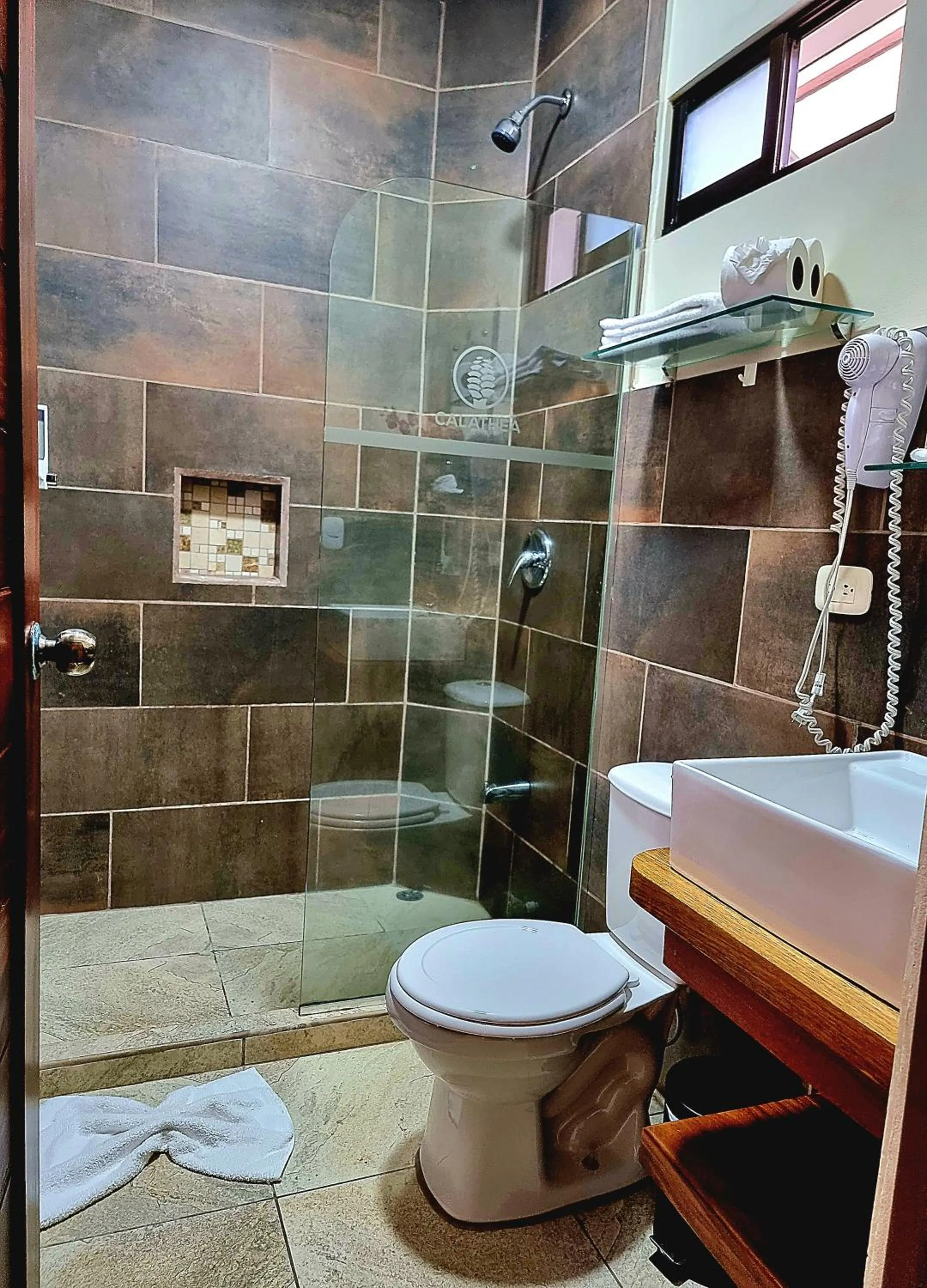 Shower in Calathea Hotel Monteverde