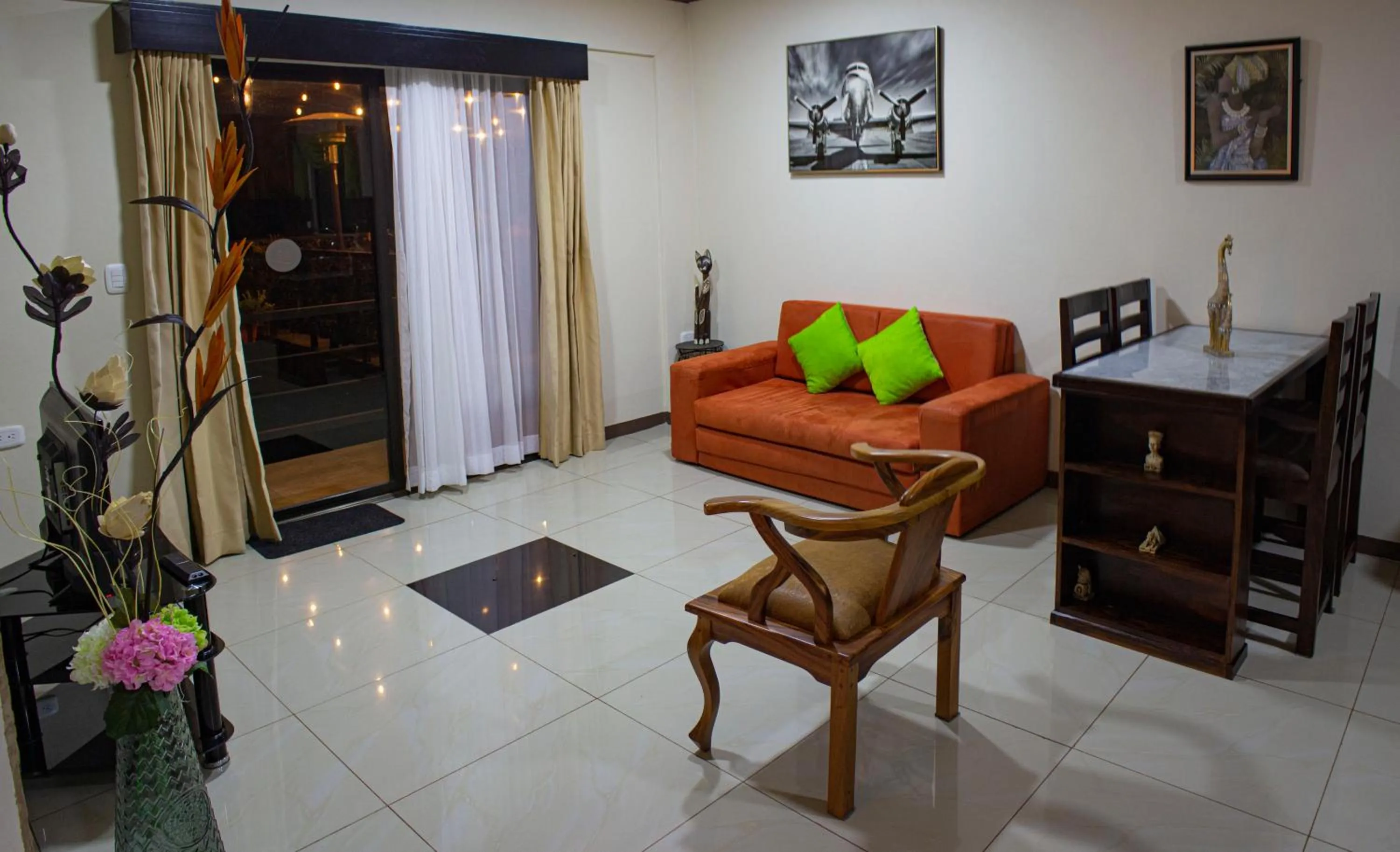 Living room in Calathea Hotel Monteverde