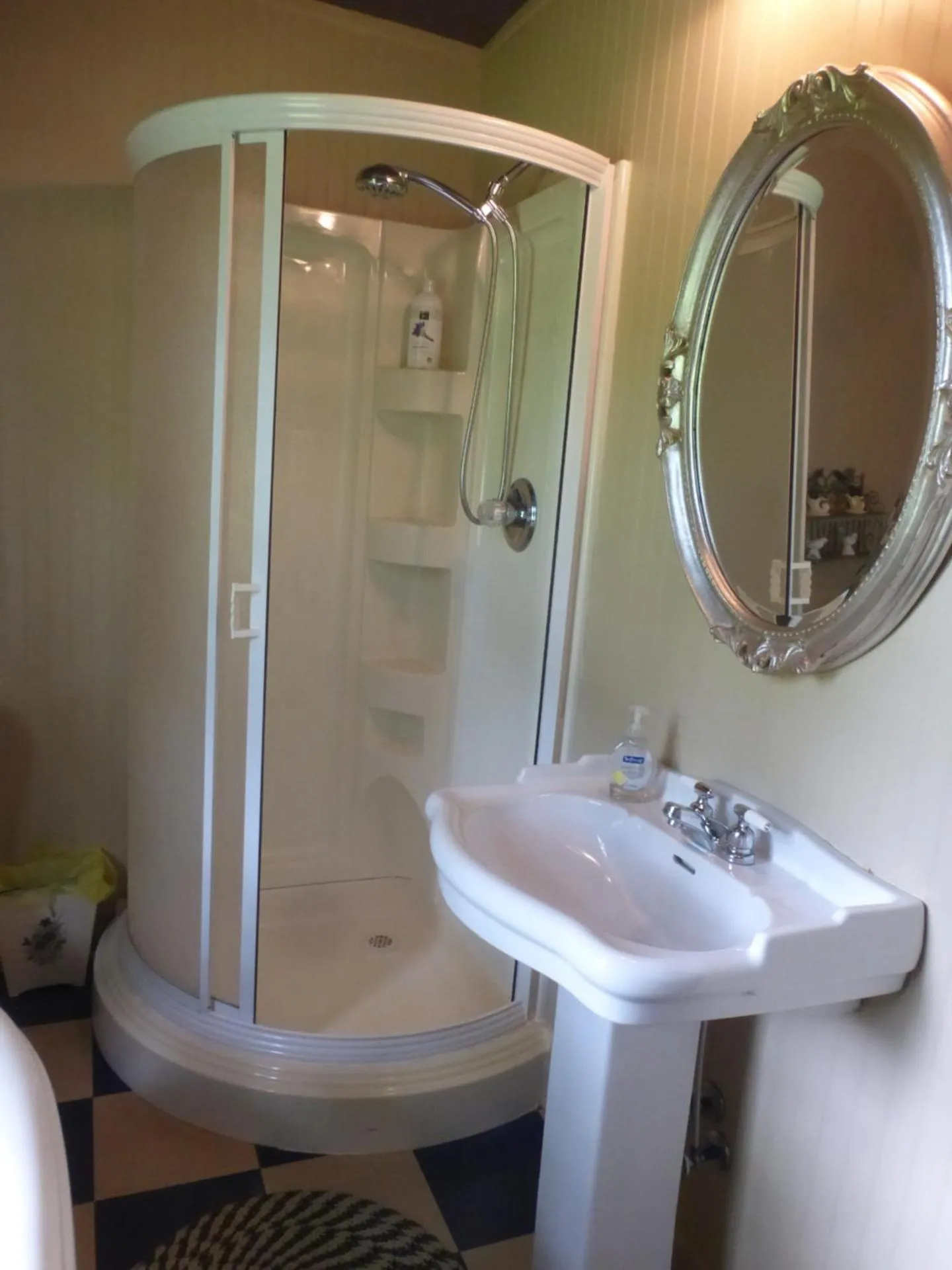 Shower in Mulberry Lavender Farm and B&B