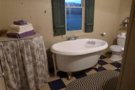 Toilet in Mulberry Lavender Farm and B&B