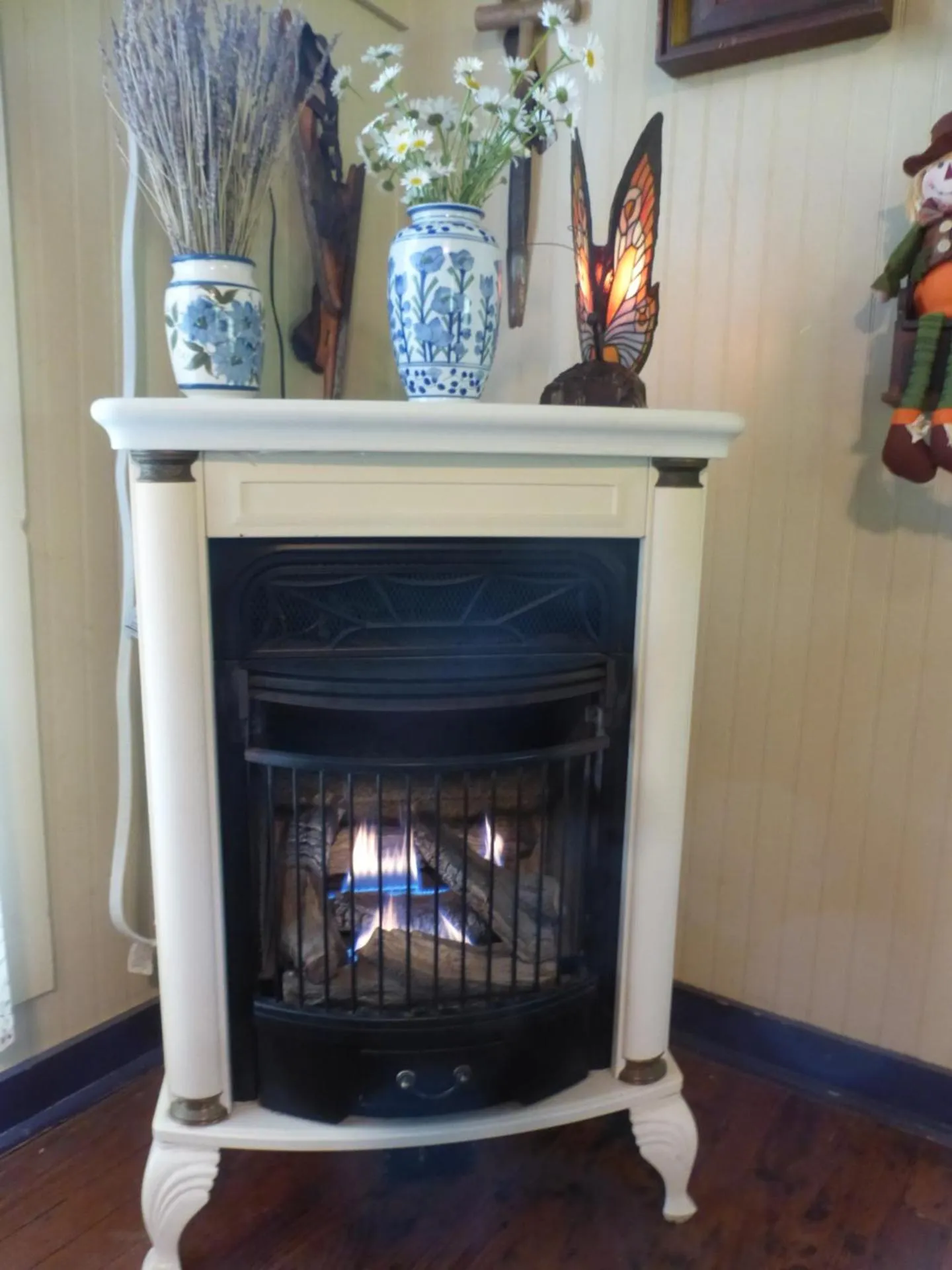 fireplace in Mulberry Lavender Farm and B&B