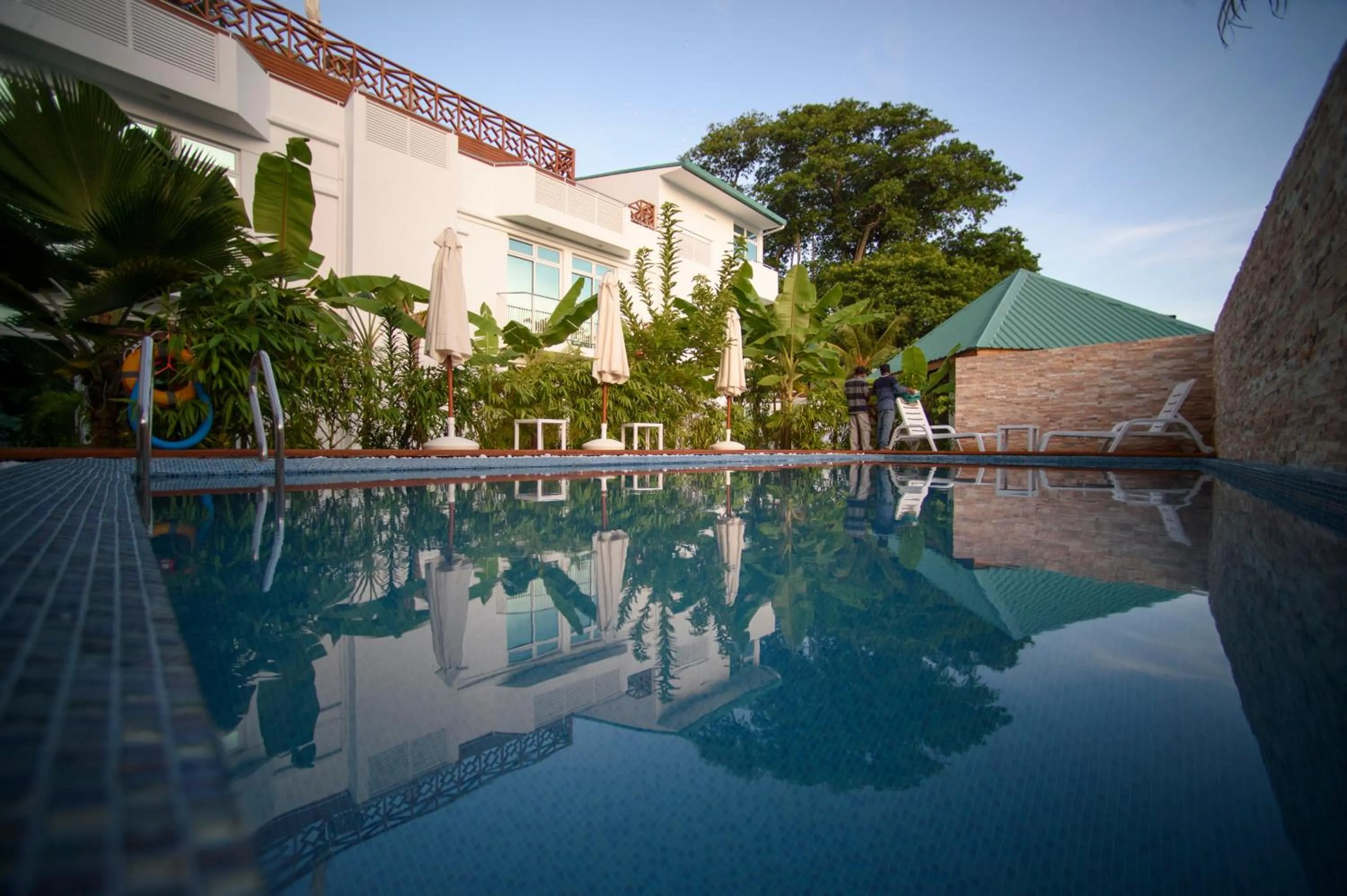 Swimming pool in PERLA Dhangethi