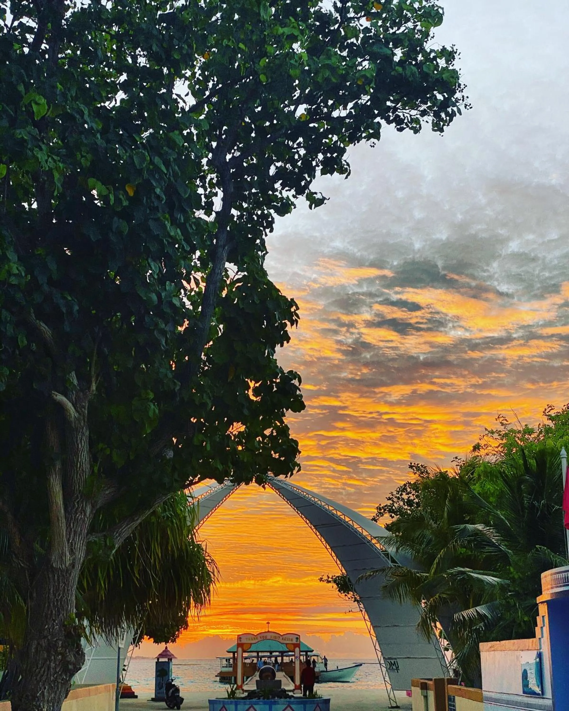 Sunset in PERLA Dhangethi