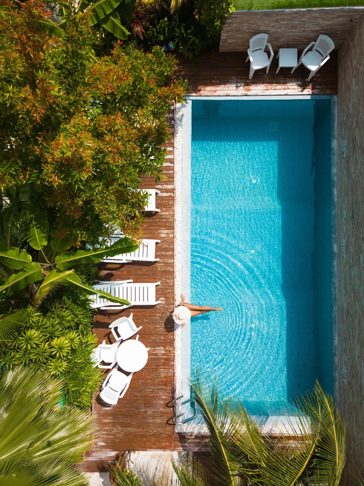 Swimming pool in PERLA Dhangethi